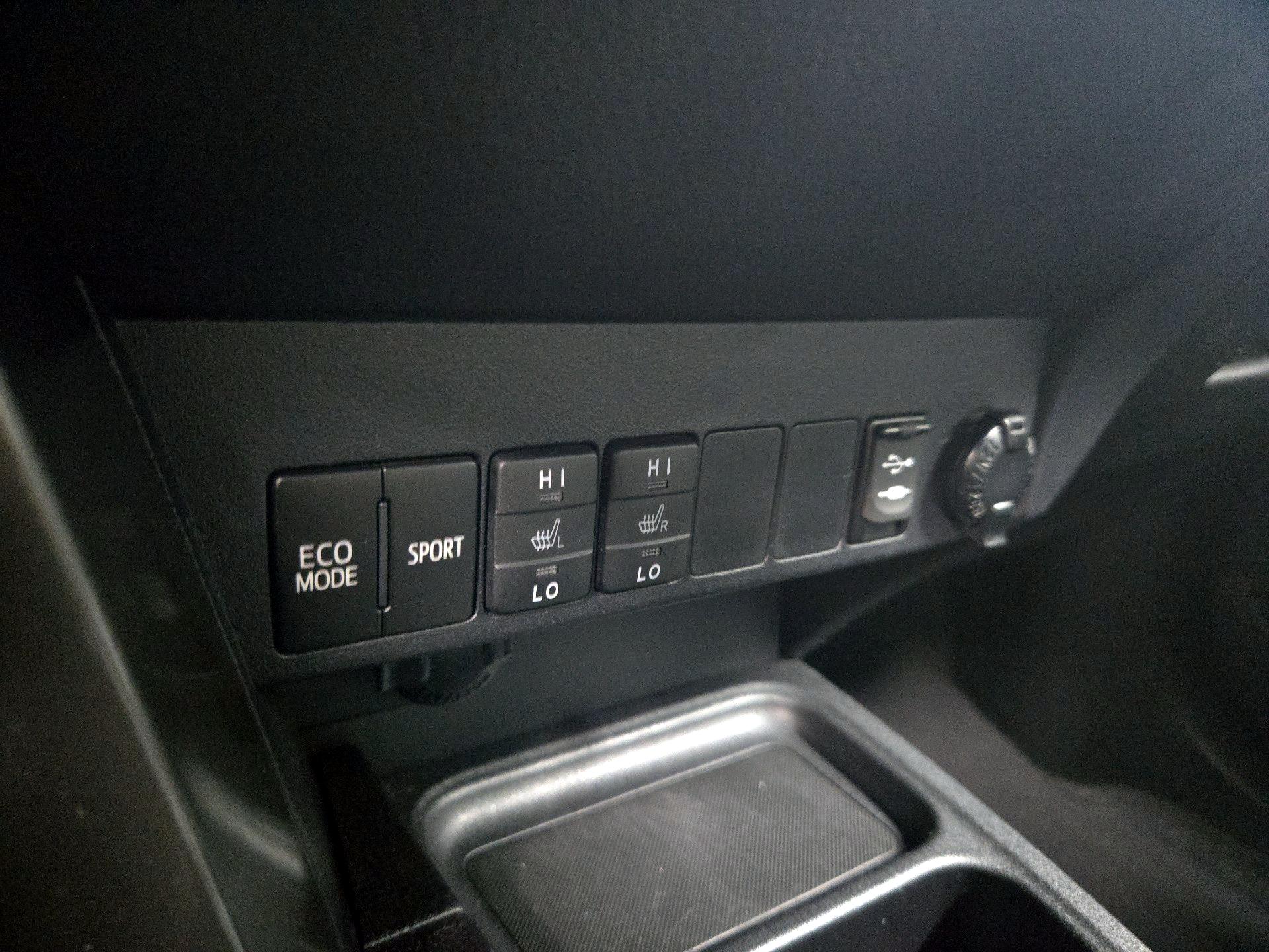 Thumbnail: 2016 Toyota RAV4 - 18