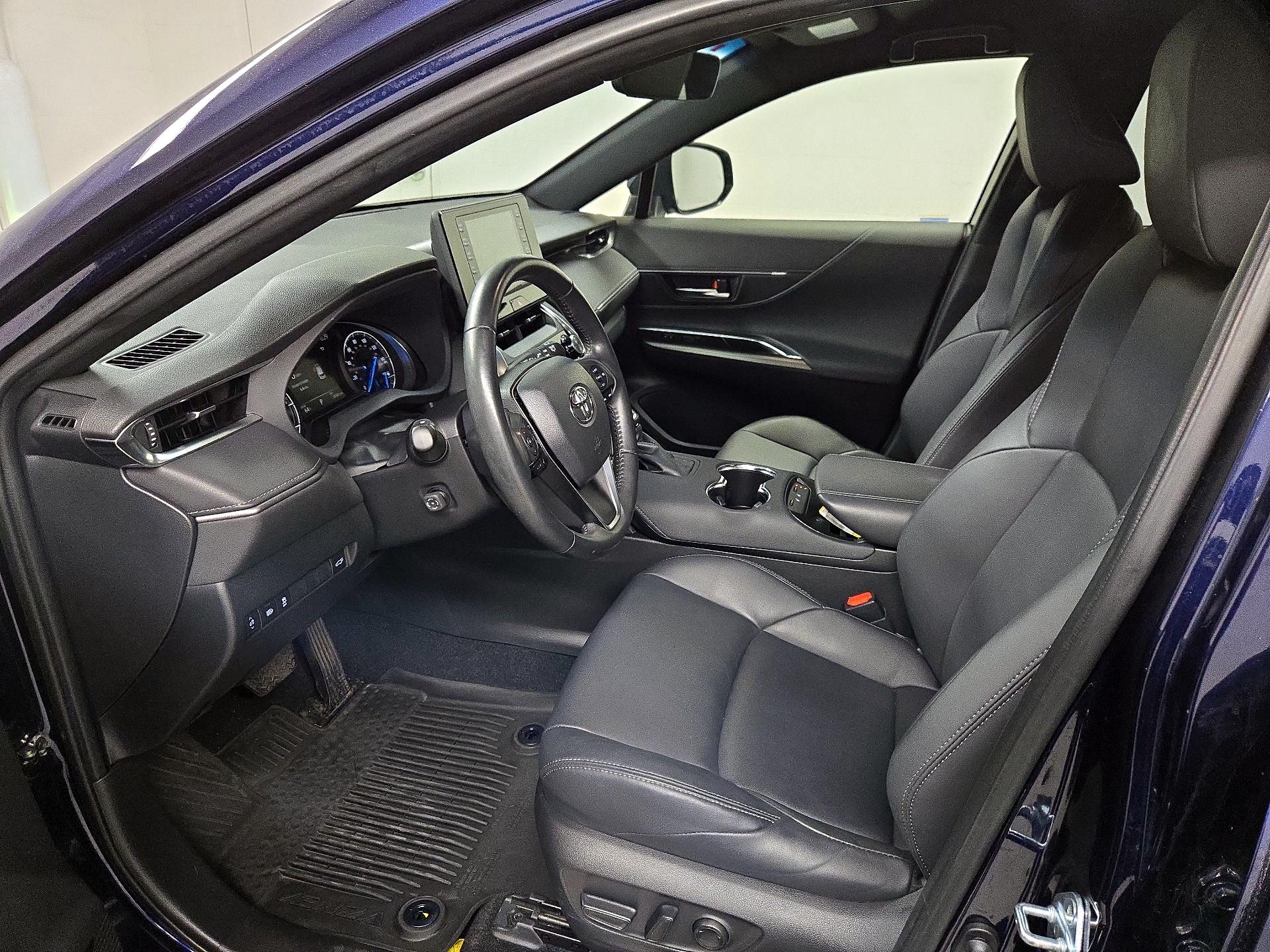 Thumbnail: 2022 Toyota Venza - 11