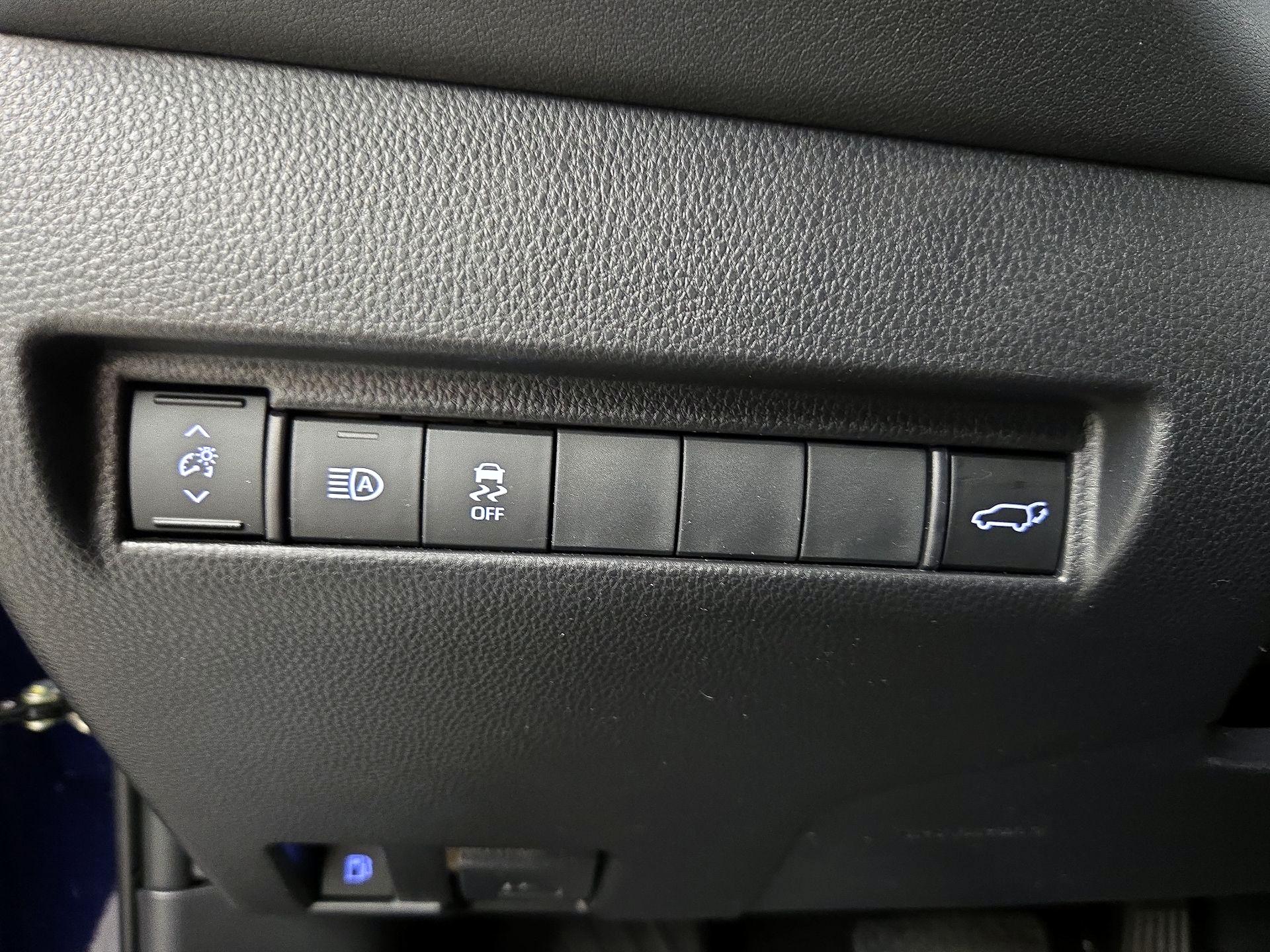 Thumbnail: 2022 Toyota Venza - 13