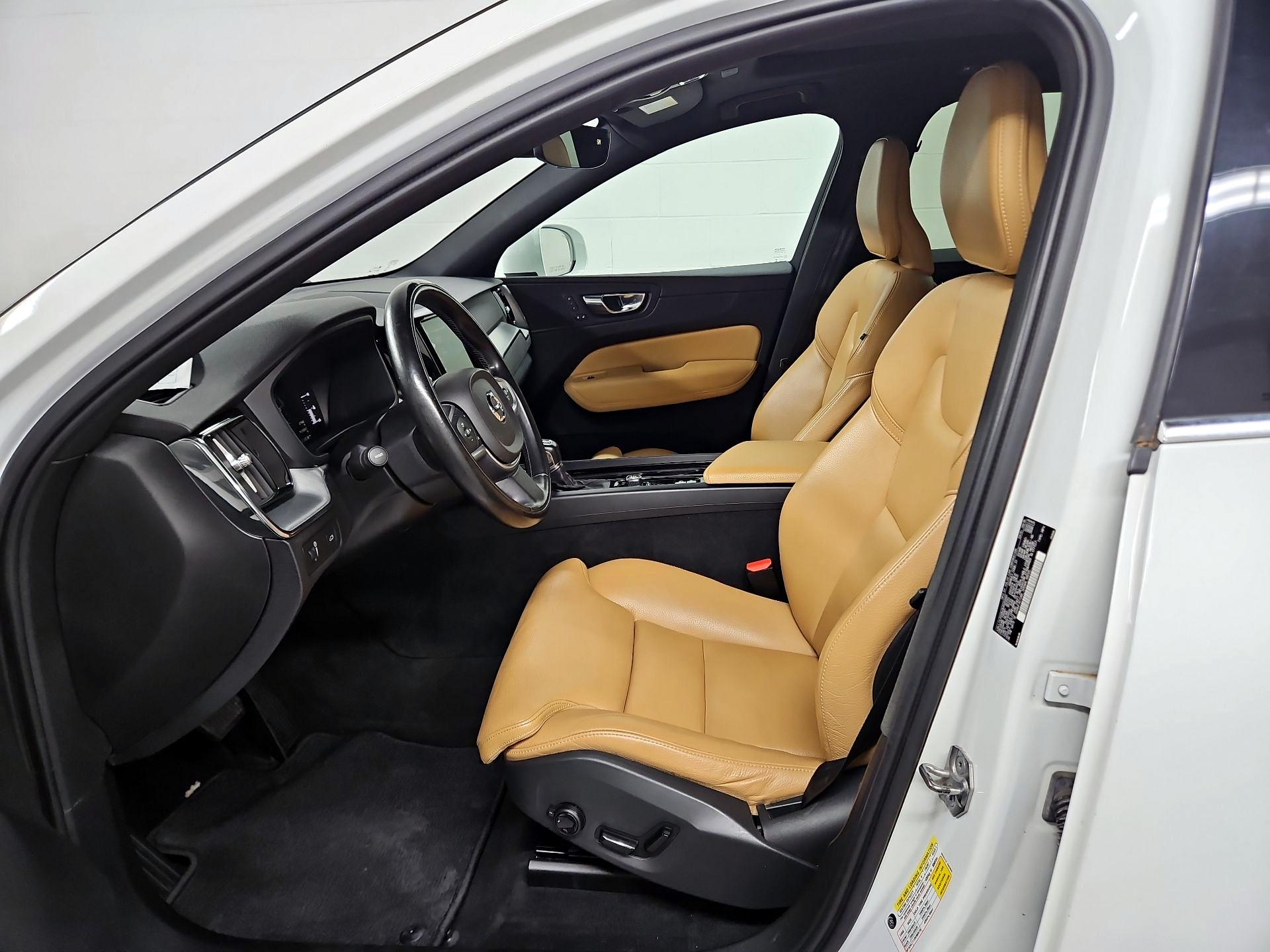 Thumbnail: 2019 Volvo XC60 - 11