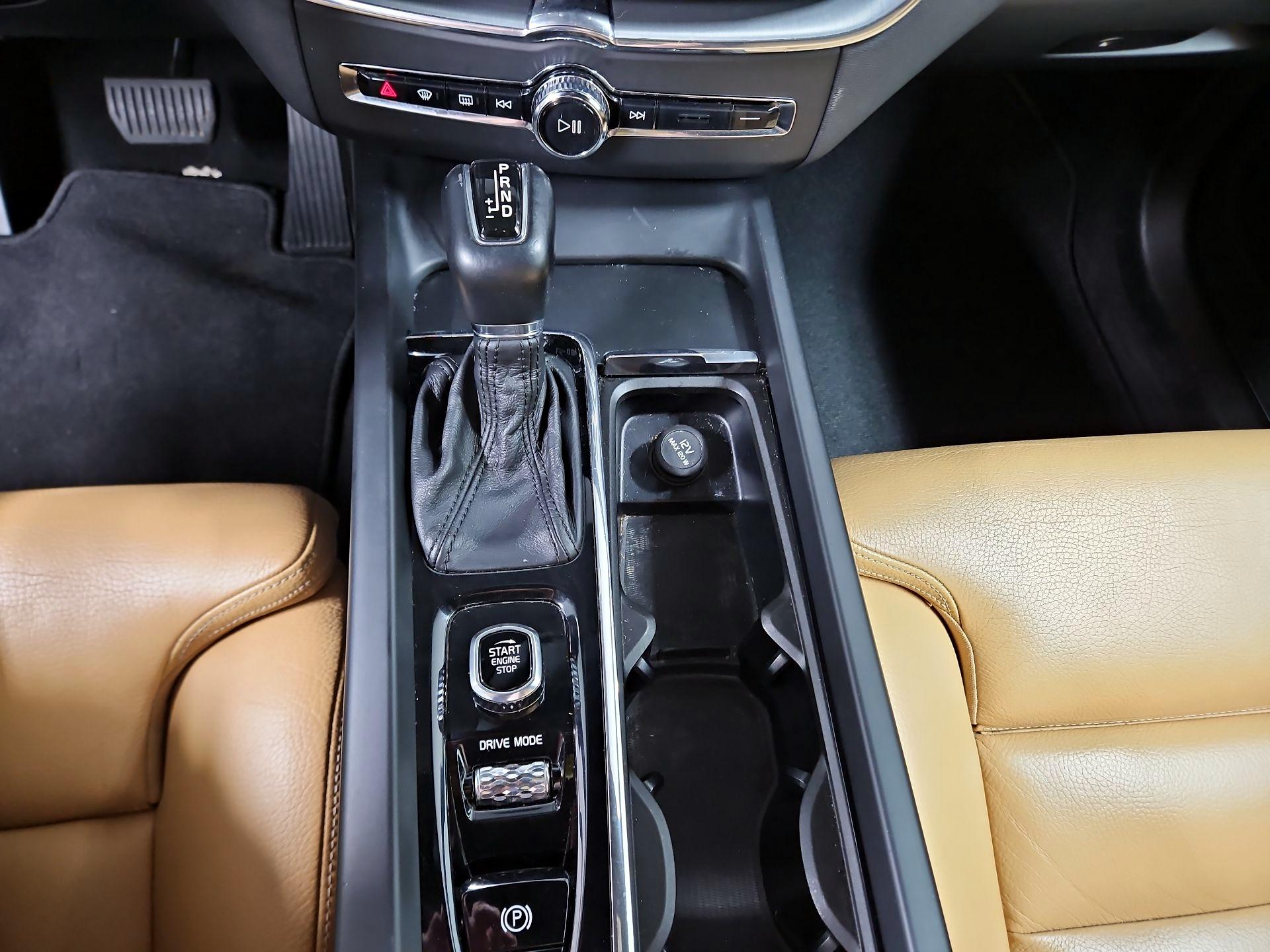 Thumbnail: 2019 Volvo XC60 - 17