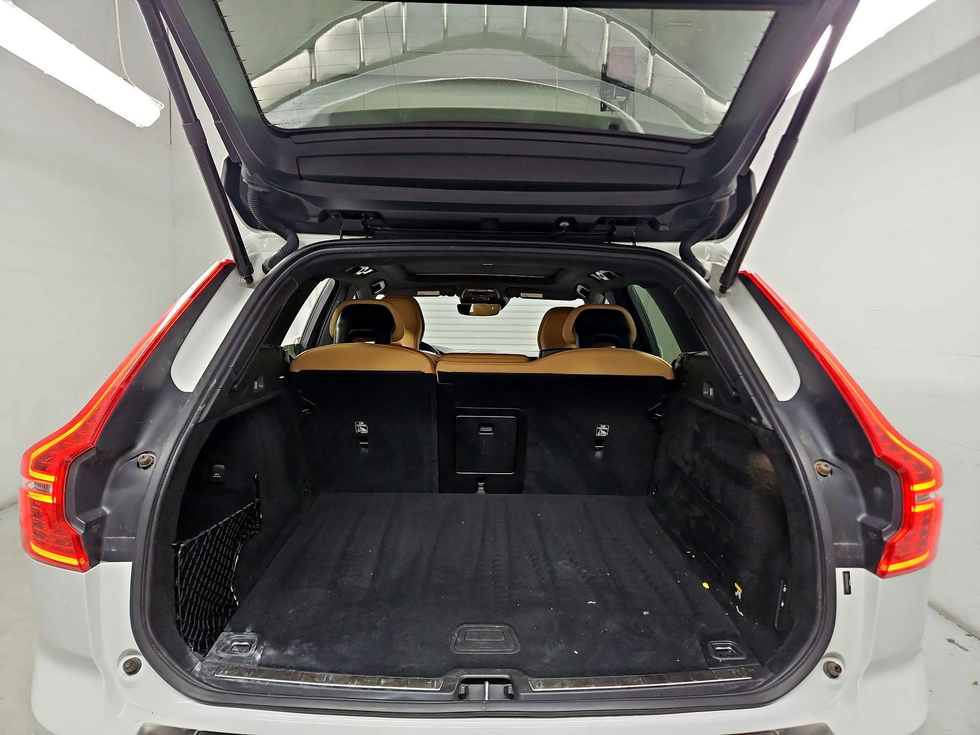 Thumbnail: 2019 Volvo XC60 - 20