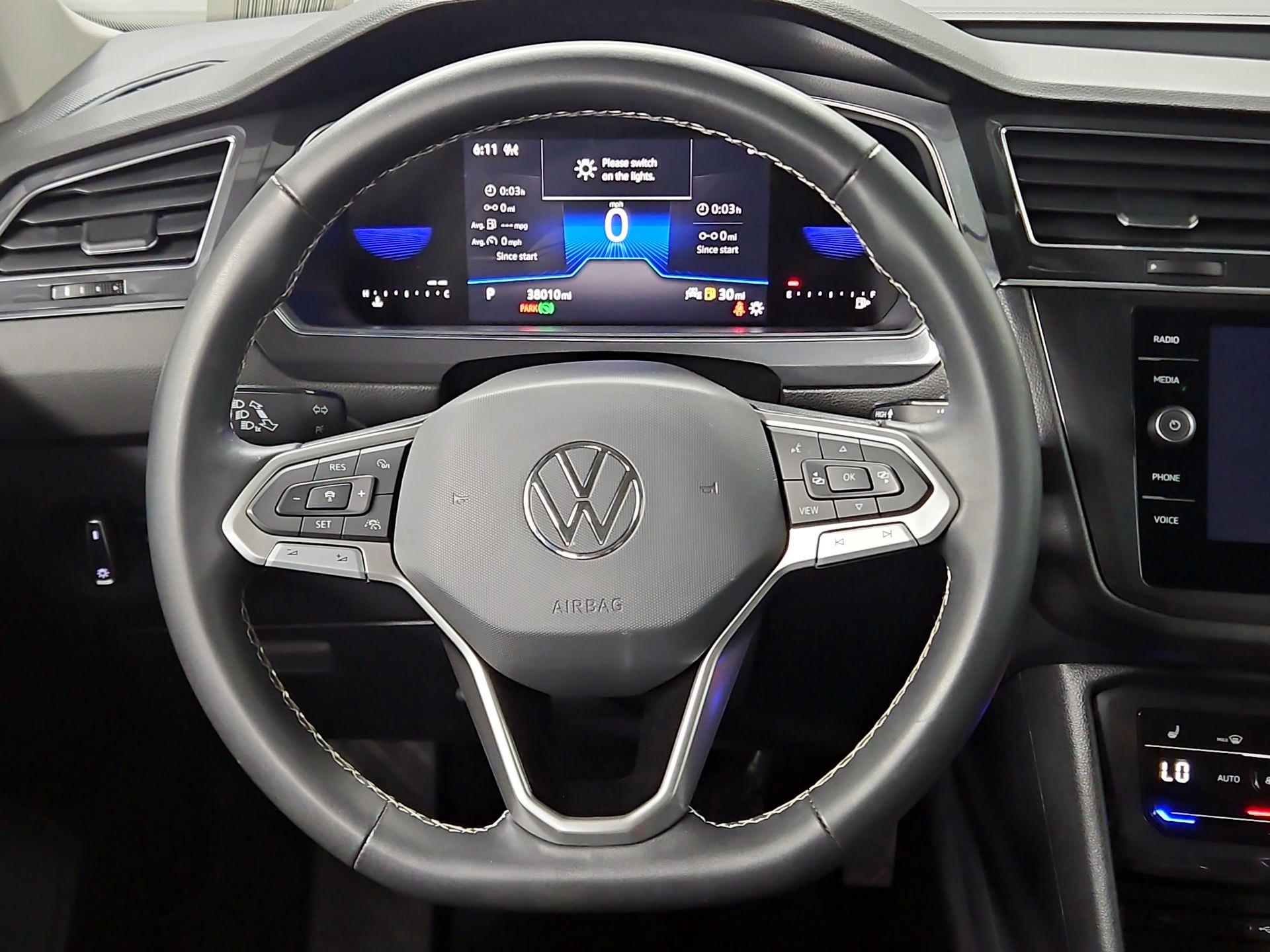 Thumbnail: 2023 Volkswagen Tiguan - 10