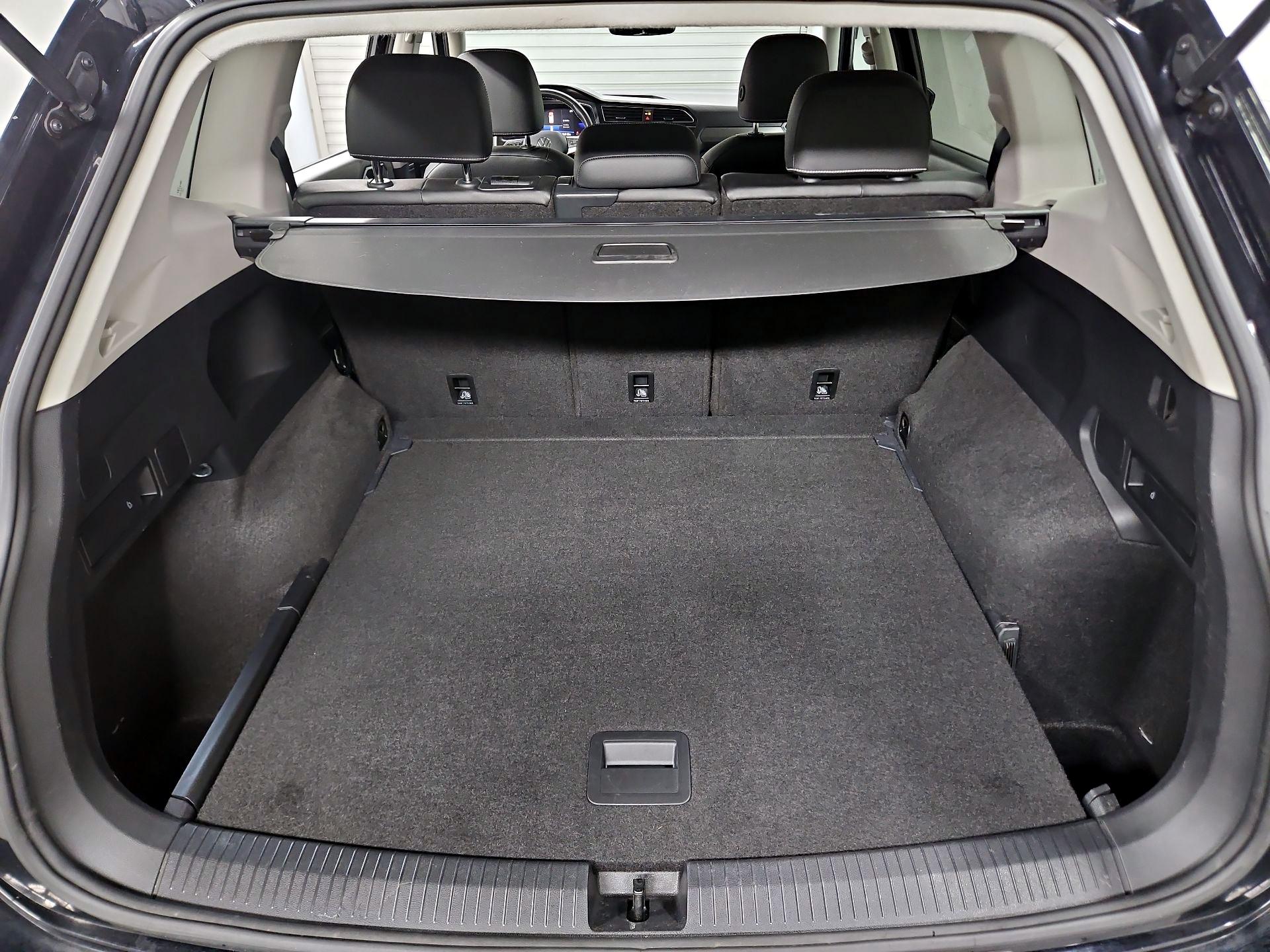 Thumbnail: 2023 Volkswagen Tiguan - 20