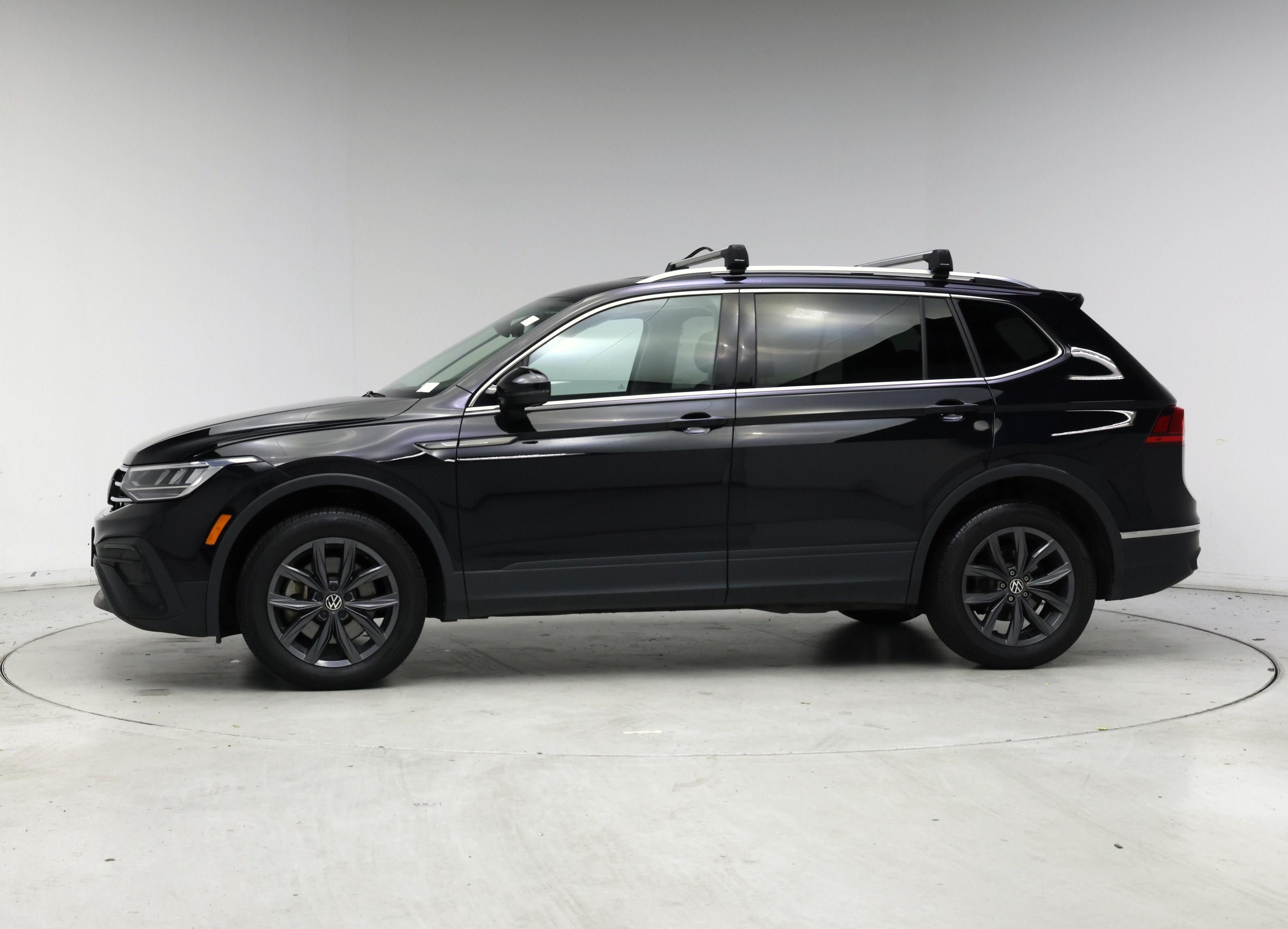 Thumbnail: 2023 Volkswagen Tiguan - 3