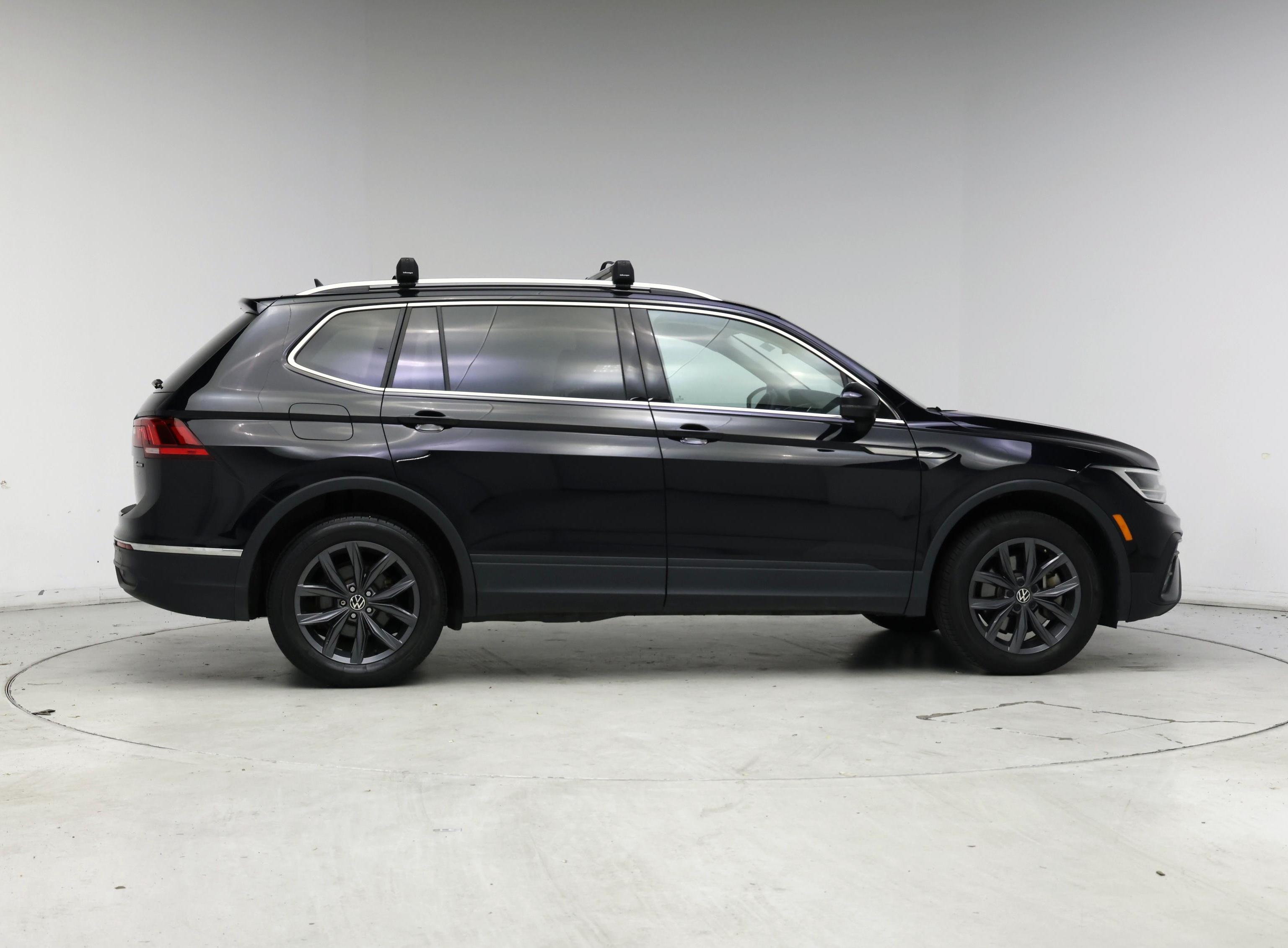 Thumbnail: 2023 Volkswagen Tiguan - 7
