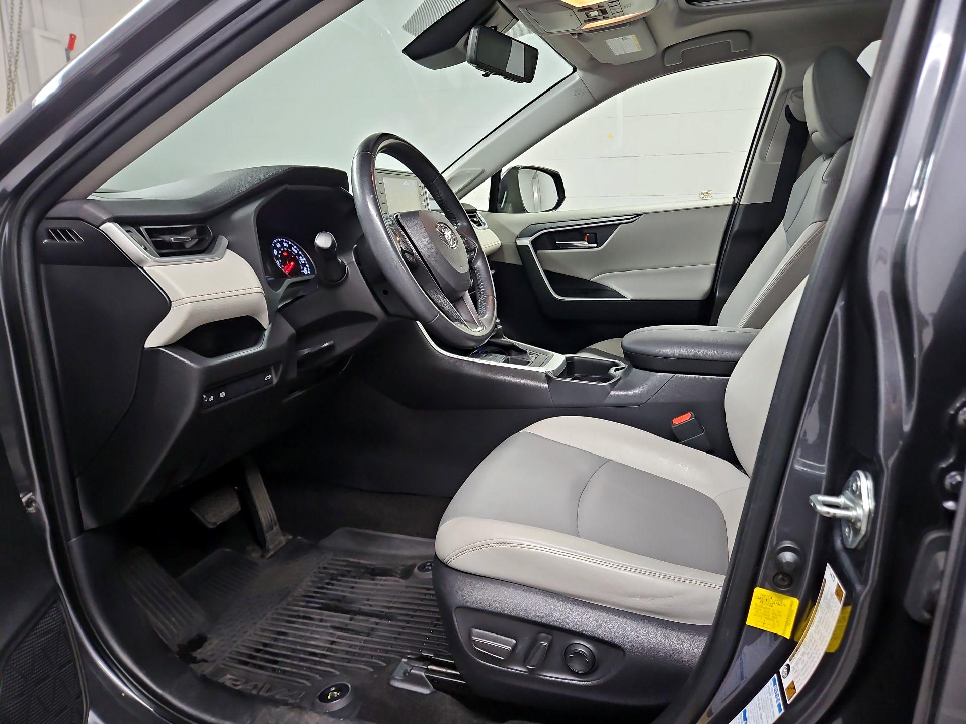 Thumbnail: 2019 Toyota RAV4 - 11