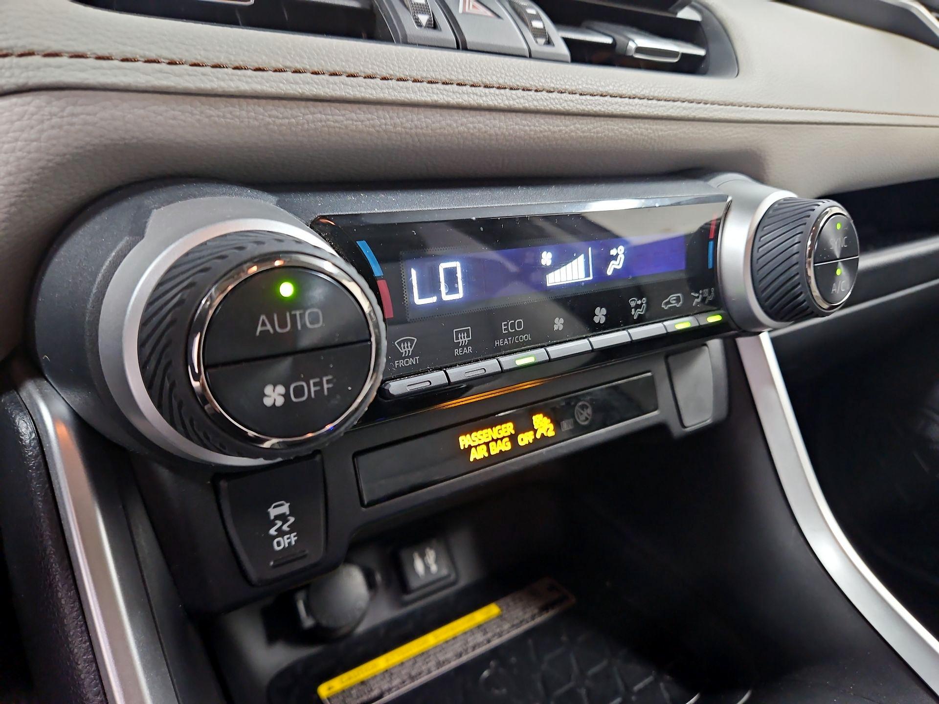 Thumbnail: 2019 Toyota RAV4 - 16