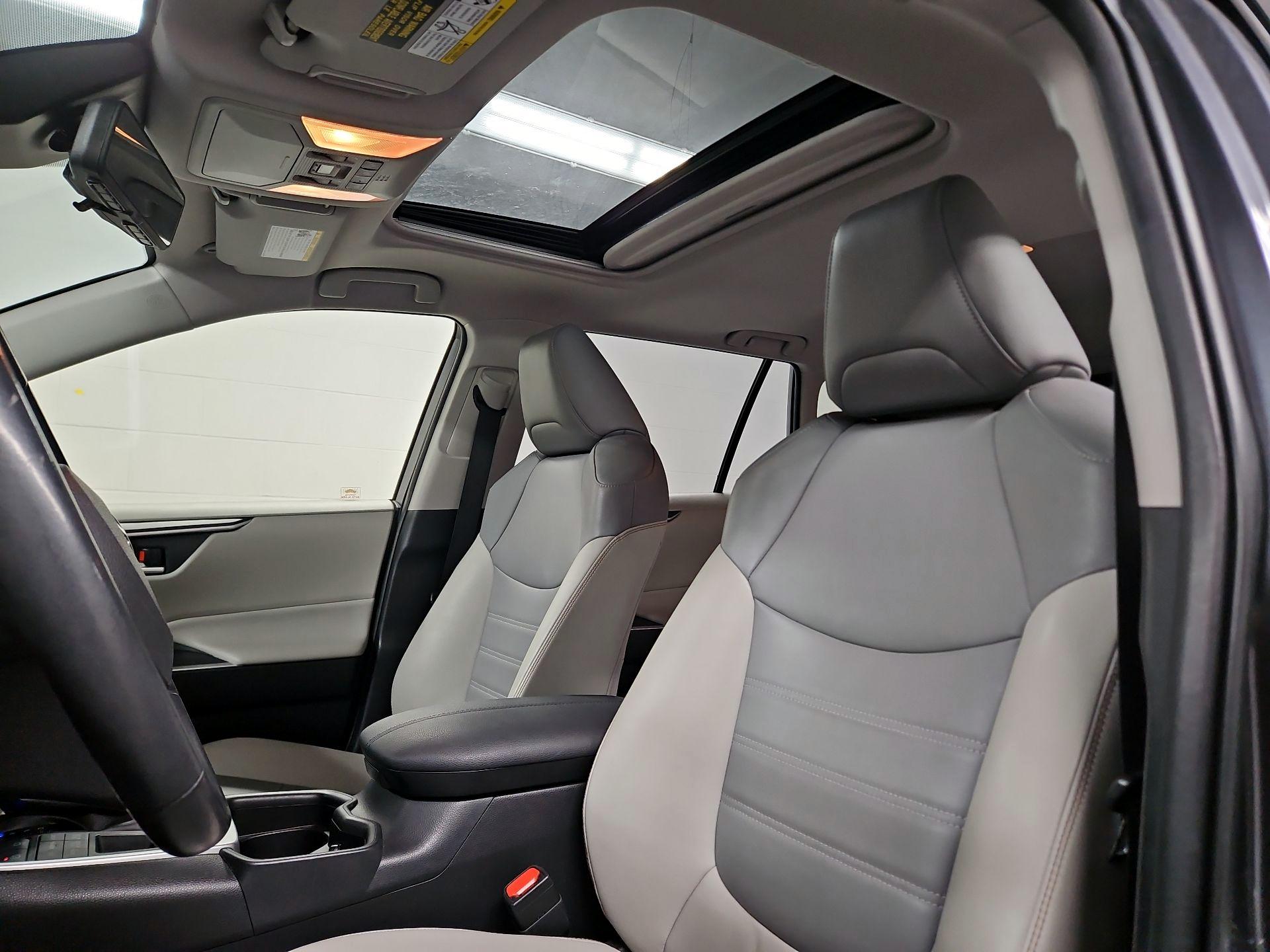 Thumbnail: 2019 Toyota RAV4 - 19