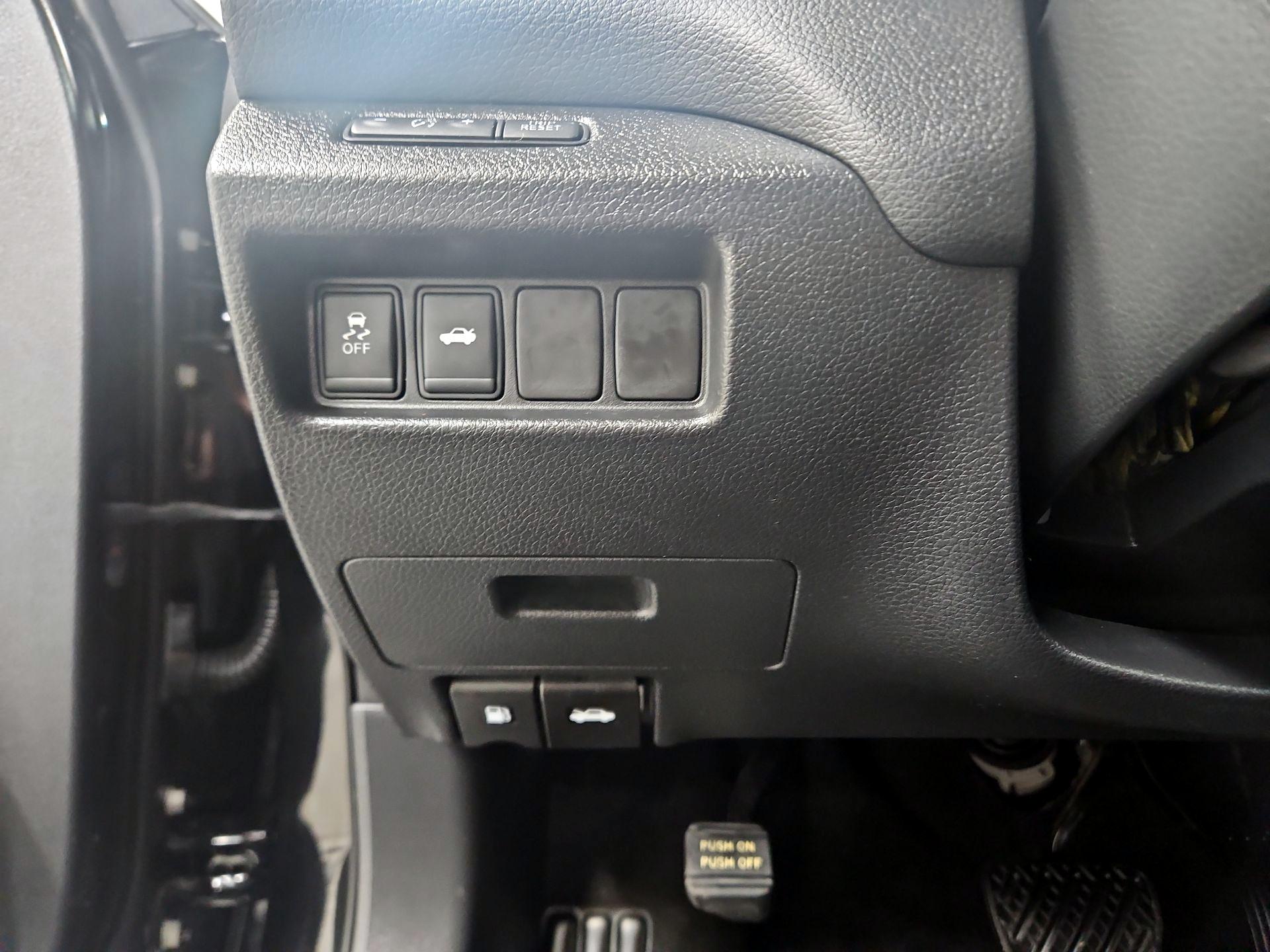 Thumbnail: 2014 Nissan Altima - 13