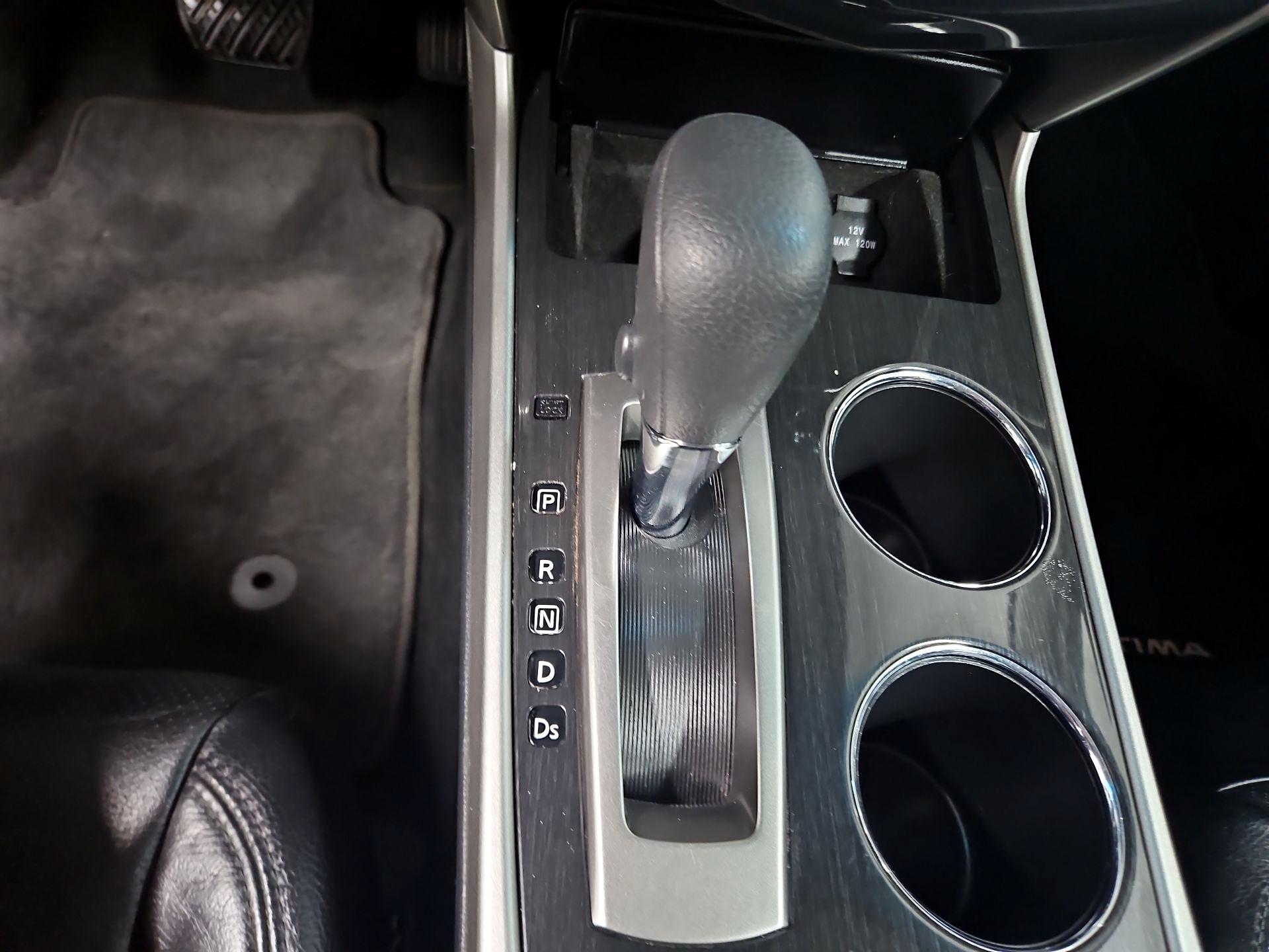 Thumbnail: 2014 Nissan Altima - 17