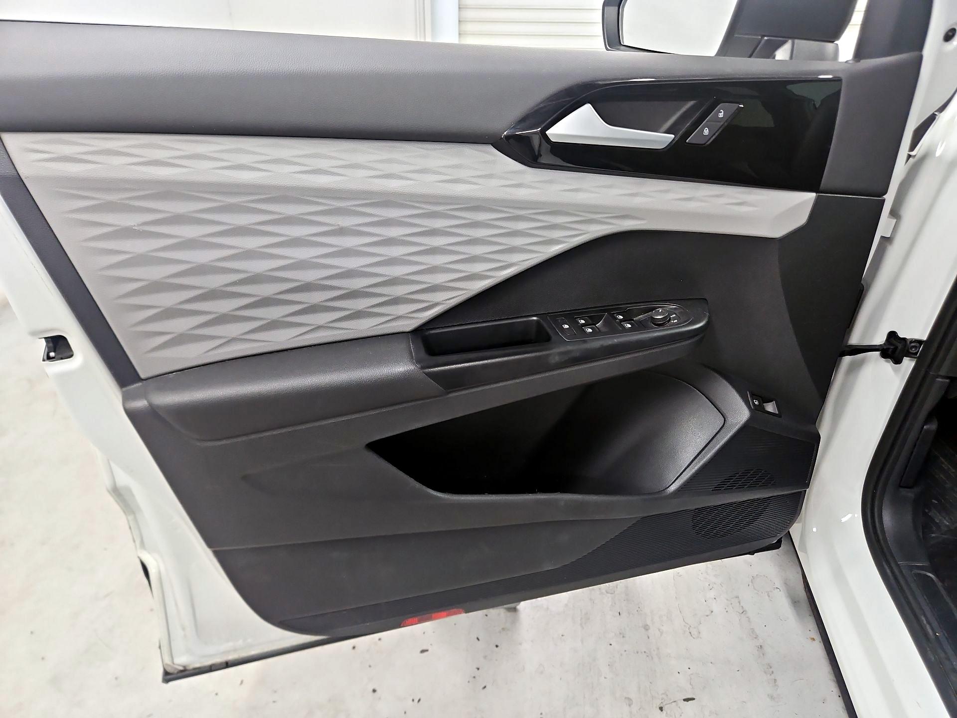Thumbnail: 2022 Volkswagen Taos - 12