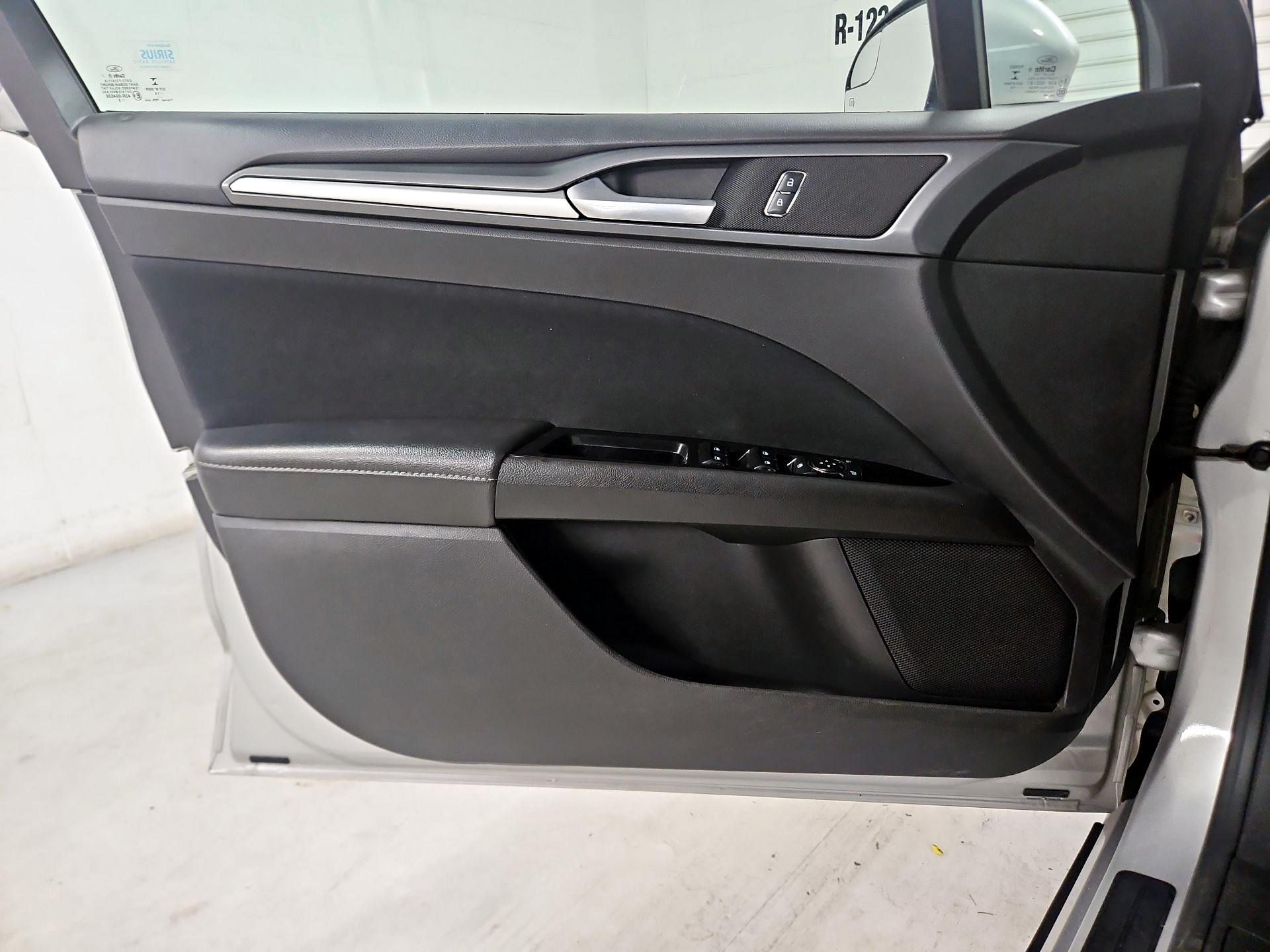 Thumbnail: 2016 Ford Fusion - 12