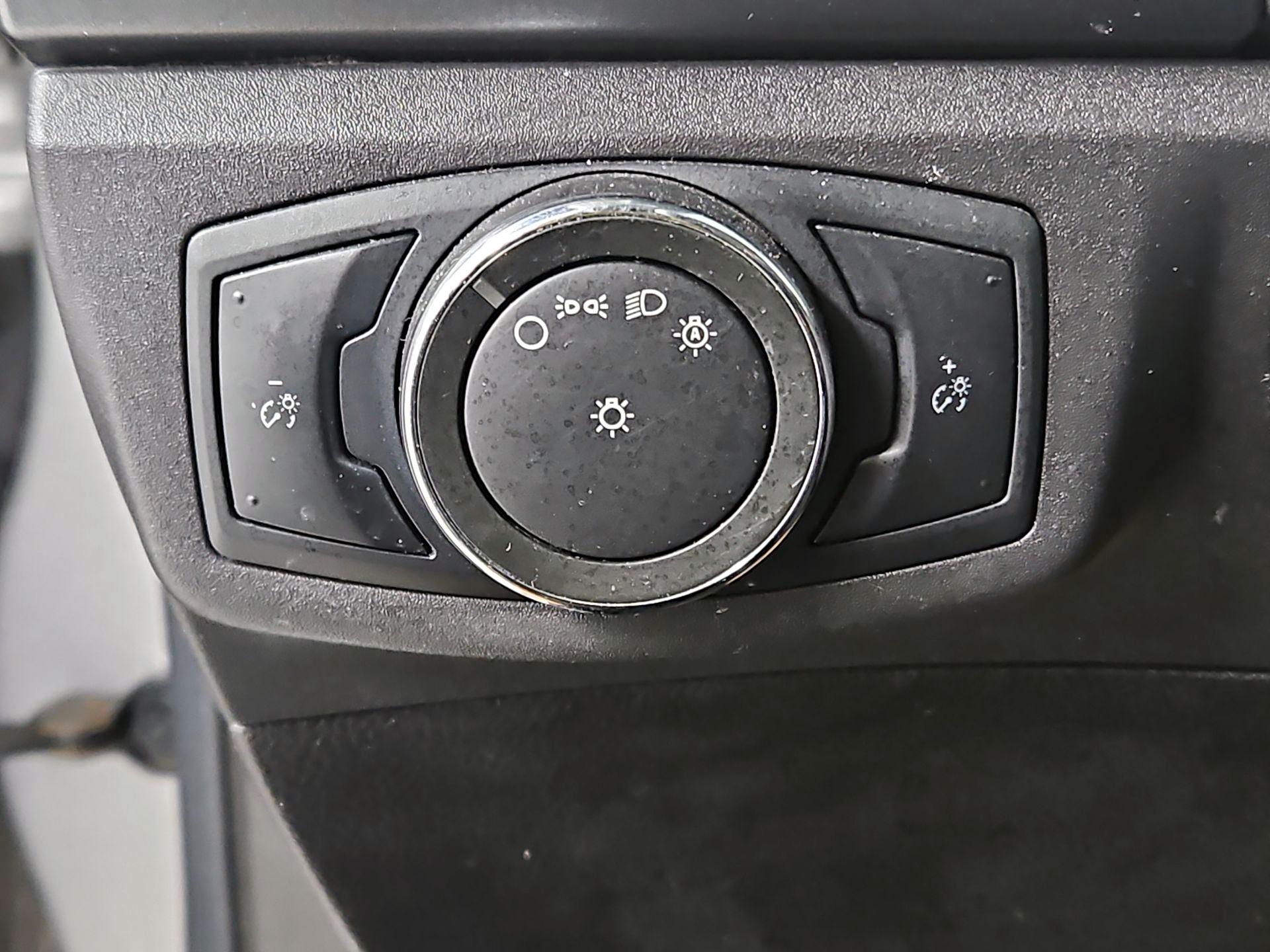 Thumbnail: 2016 Ford Fusion - 13