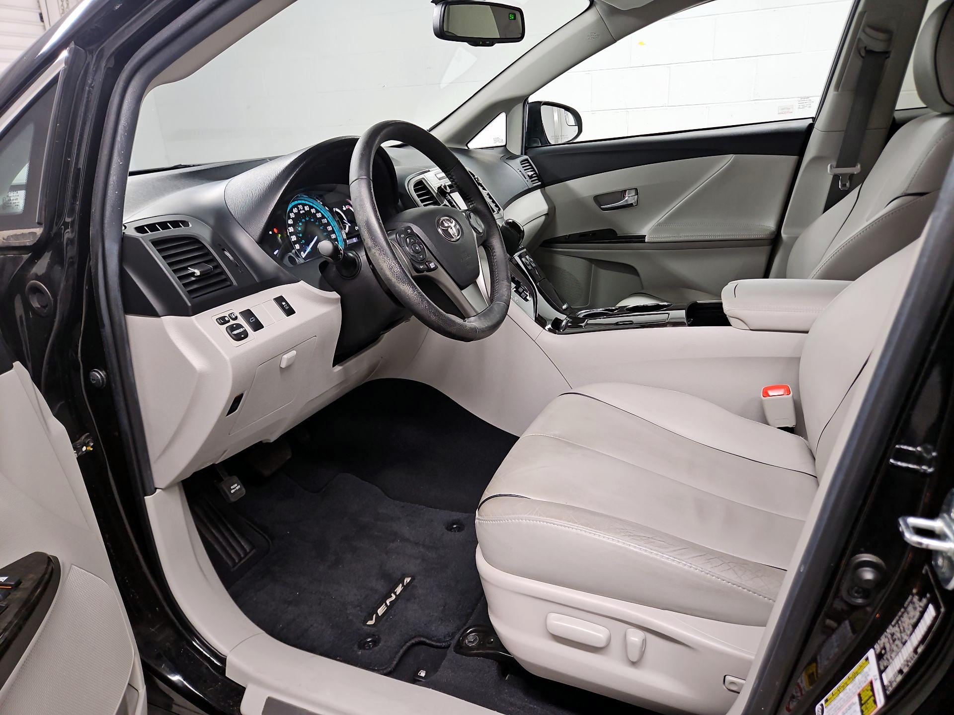 Thumbnail: 2014 Toyota Venza - 11