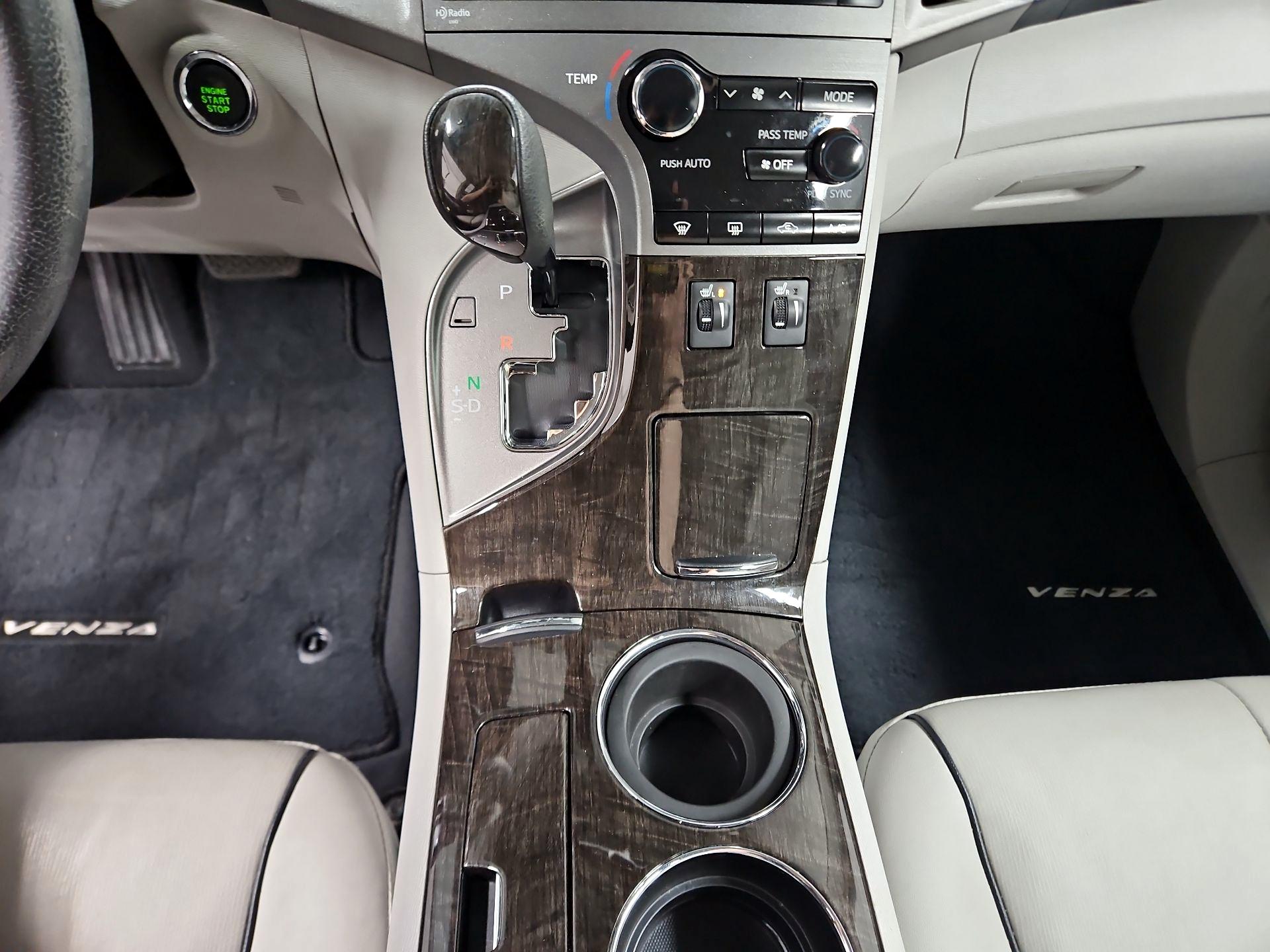 Thumbnail: 2014 Toyota Venza - 18