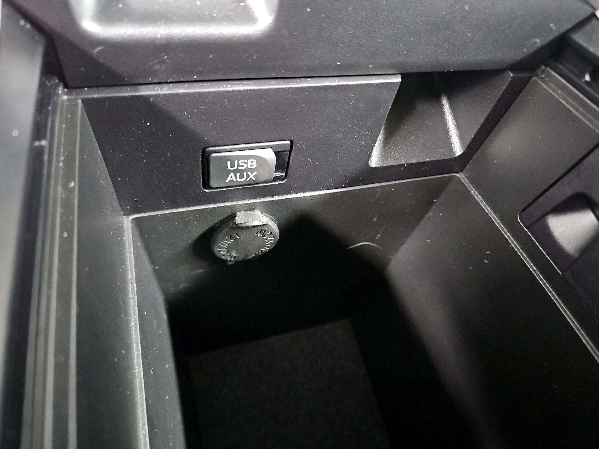 Thumbnail: 2014 Toyota Venza - 19