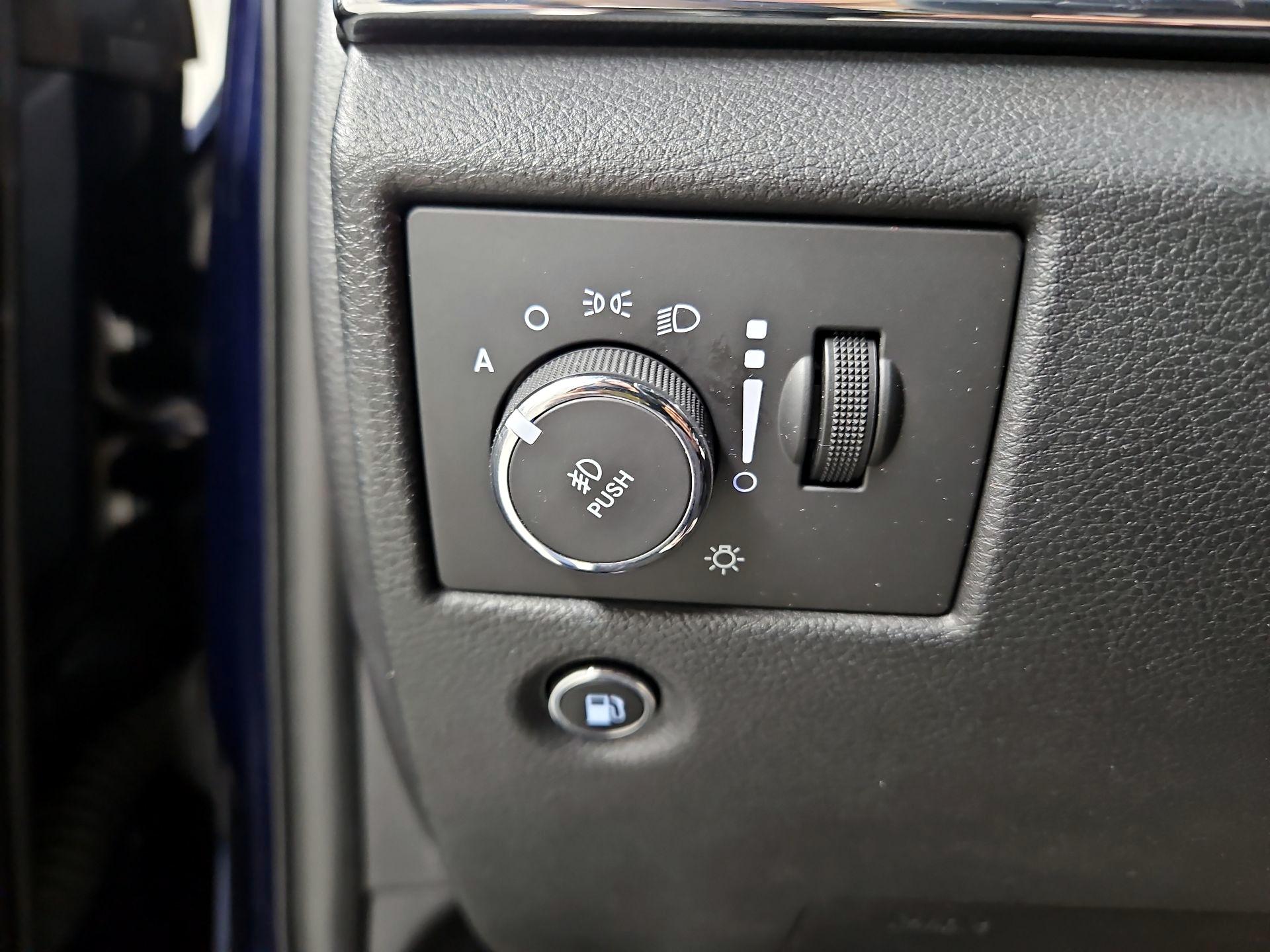 Thumbnail: 2015 Jeep Grand Cherokee - 13