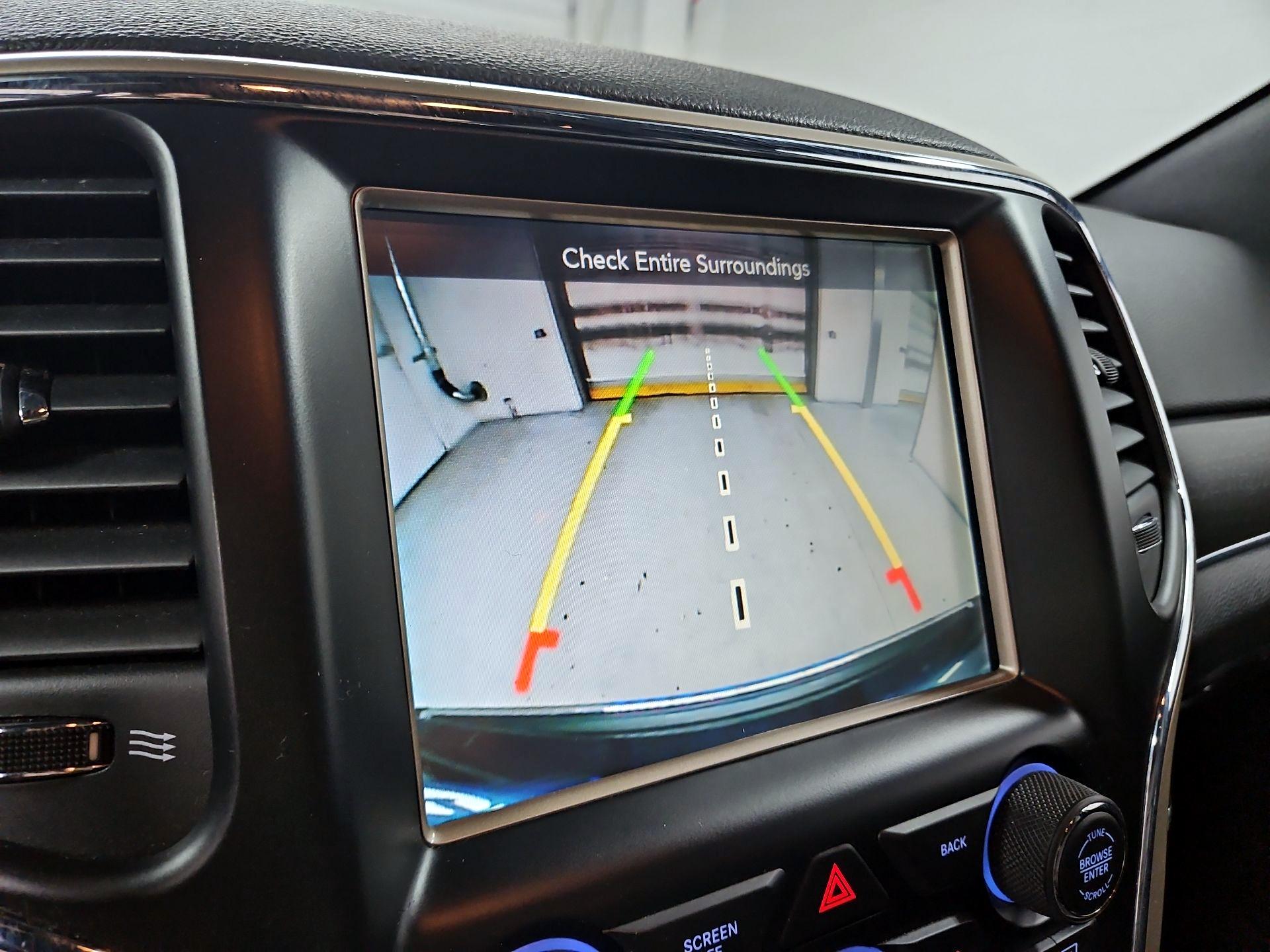 Thumbnail: 2015 Jeep Grand Cherokee - 15