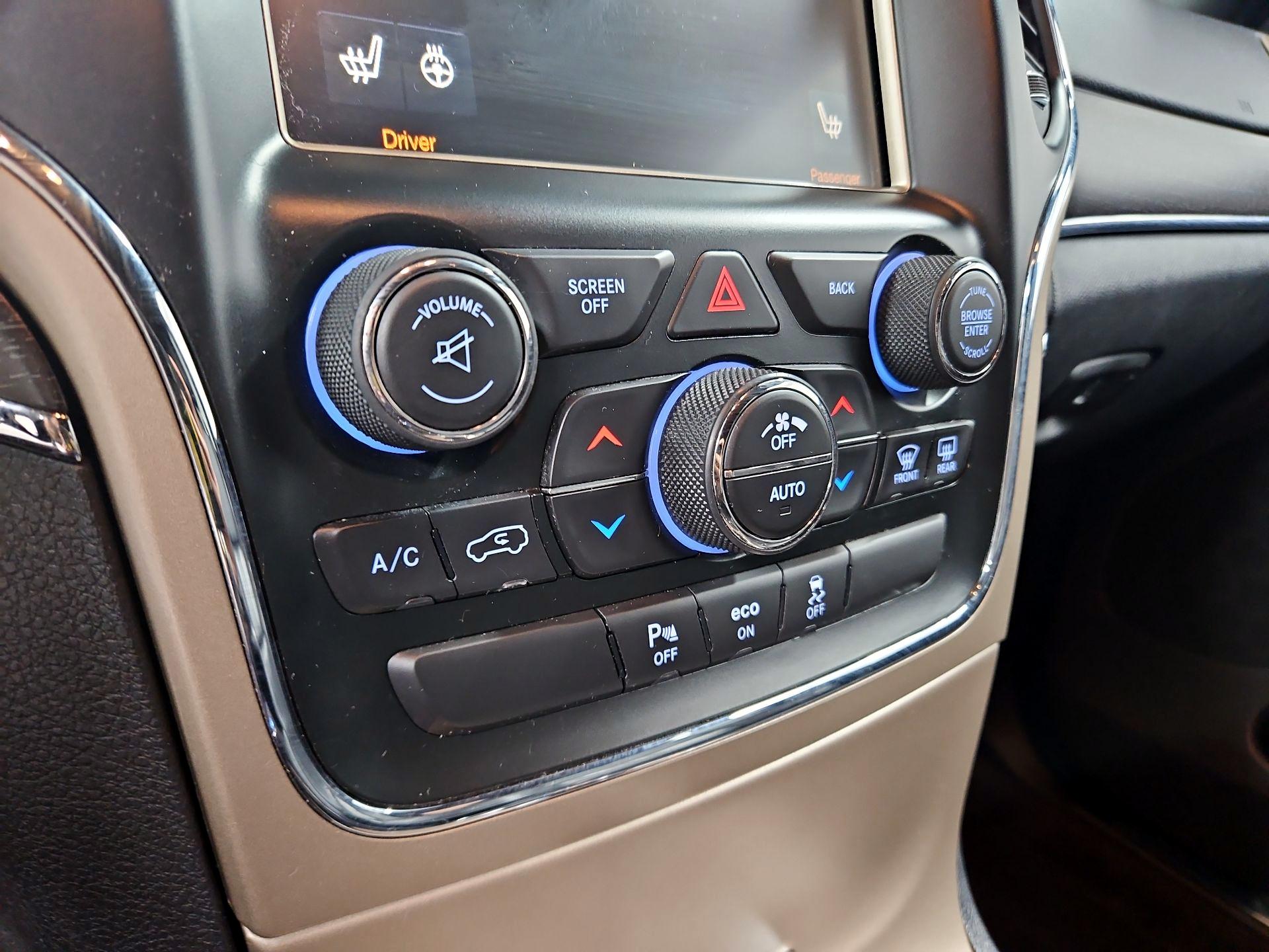 Thumbnail: 2015 Jeep Grand Cherokee - 17