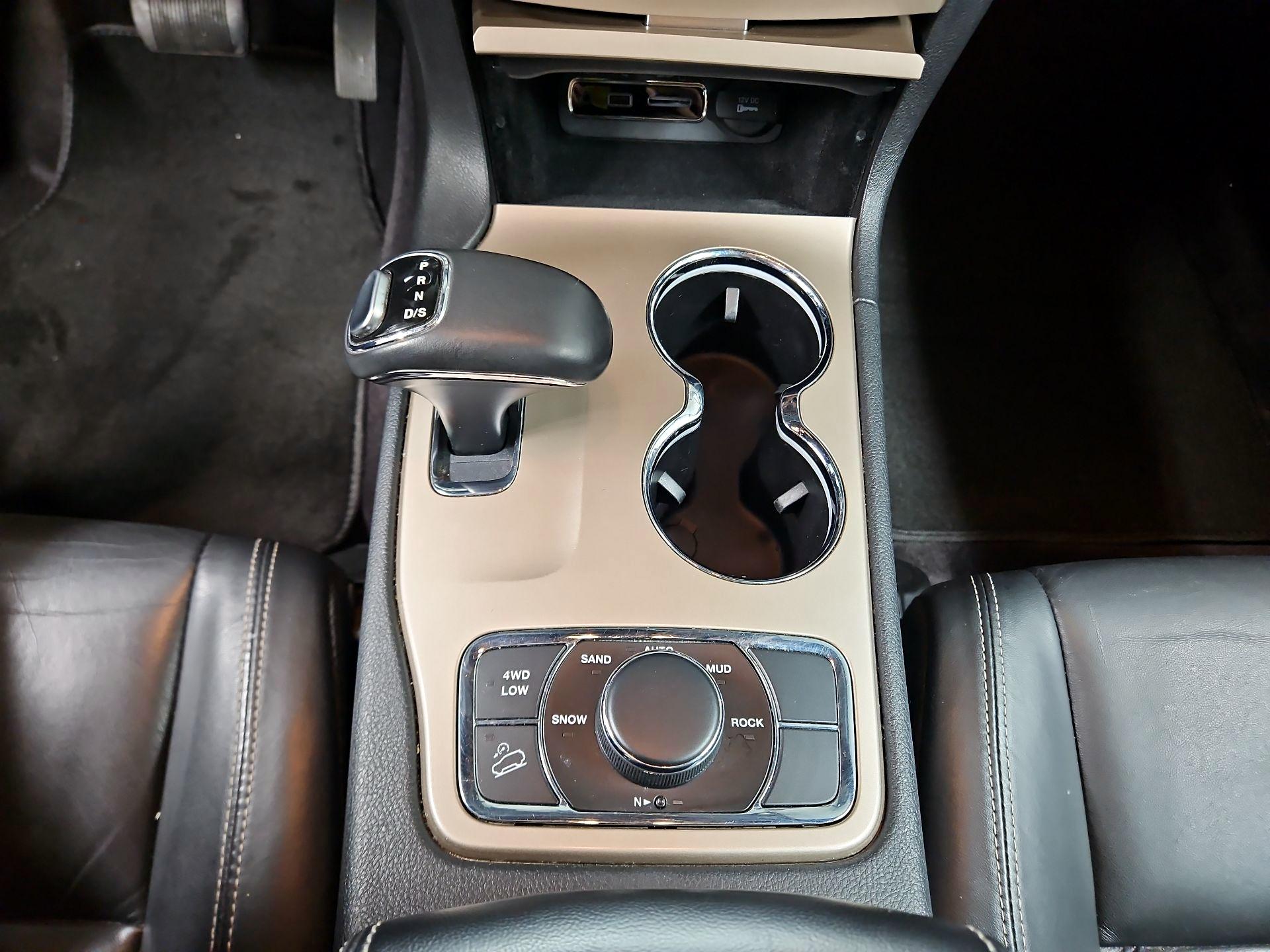 Thumbnail: 2015 Jeep Grand Cherokee - 18