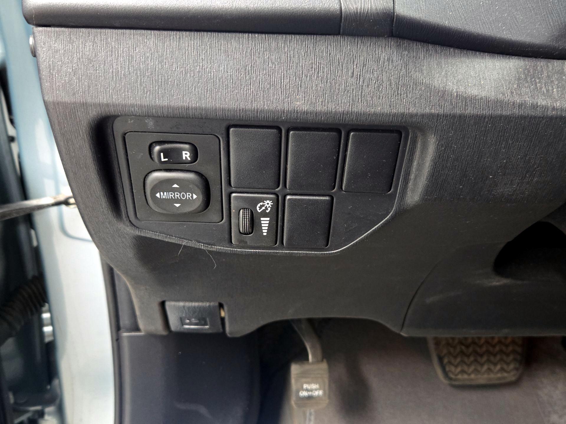 Thumbnail: 2015 Toyota Prius - 13