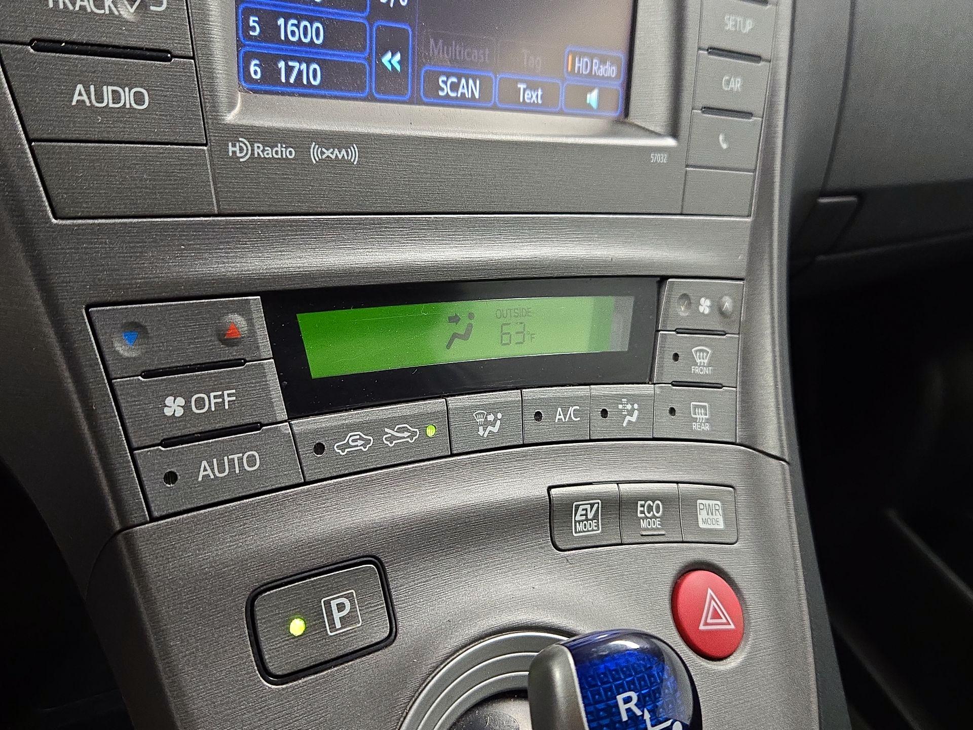 Thumbnail: 2015 Toyota Prius - 16