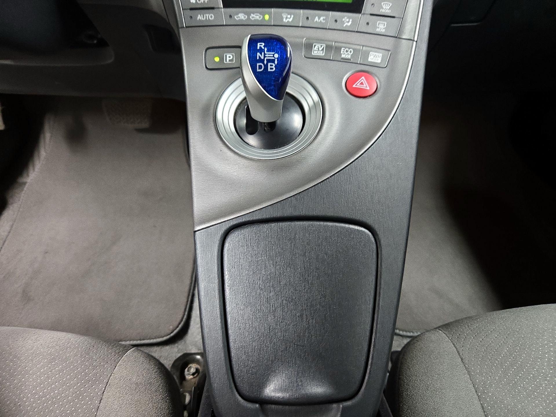 Thumbnail: 2015 Toyota Prius - 17