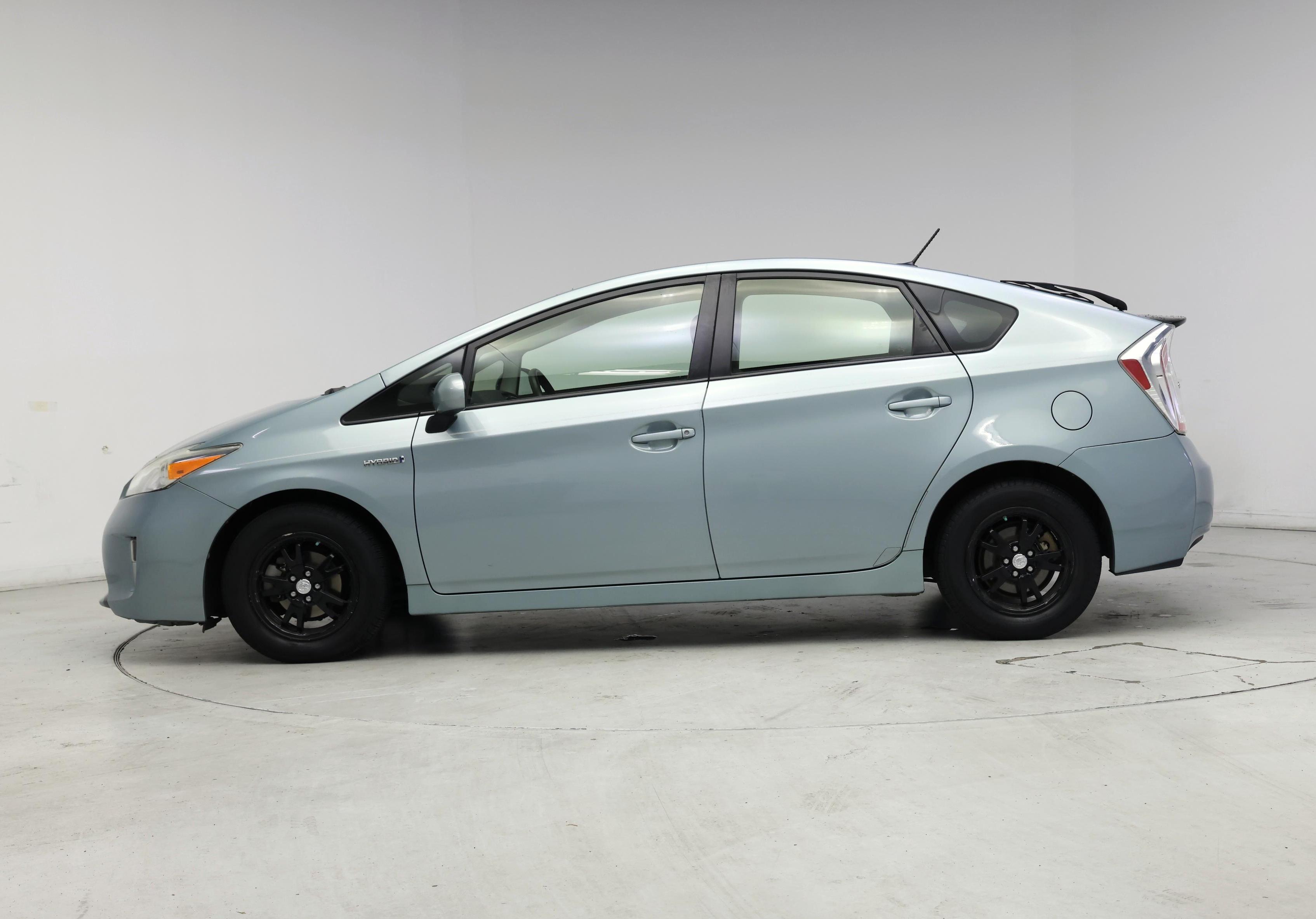 Thumbnail: 2015 Toyota Prius - 3