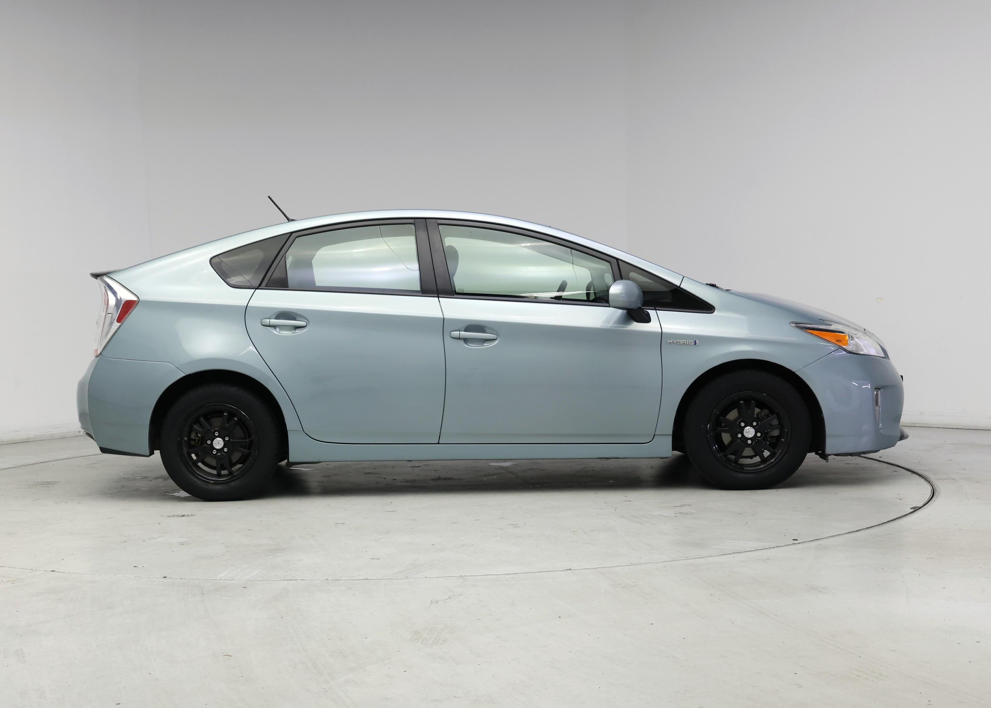 Thumbnail: 2015 Toyota Prius - 7