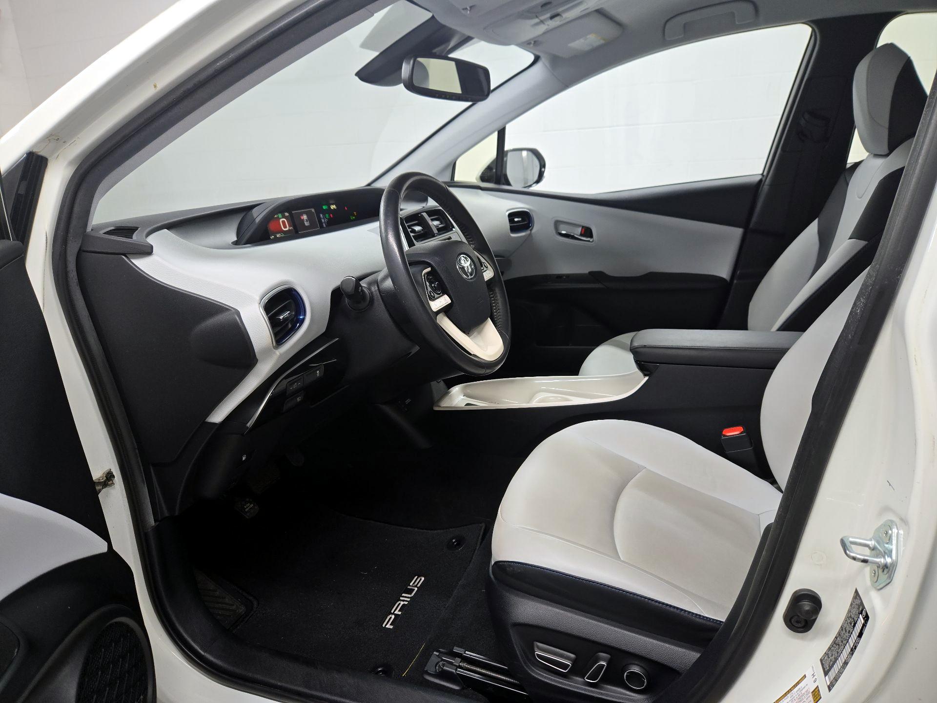 Thumbnail: 2016 Toyota Prius - 11