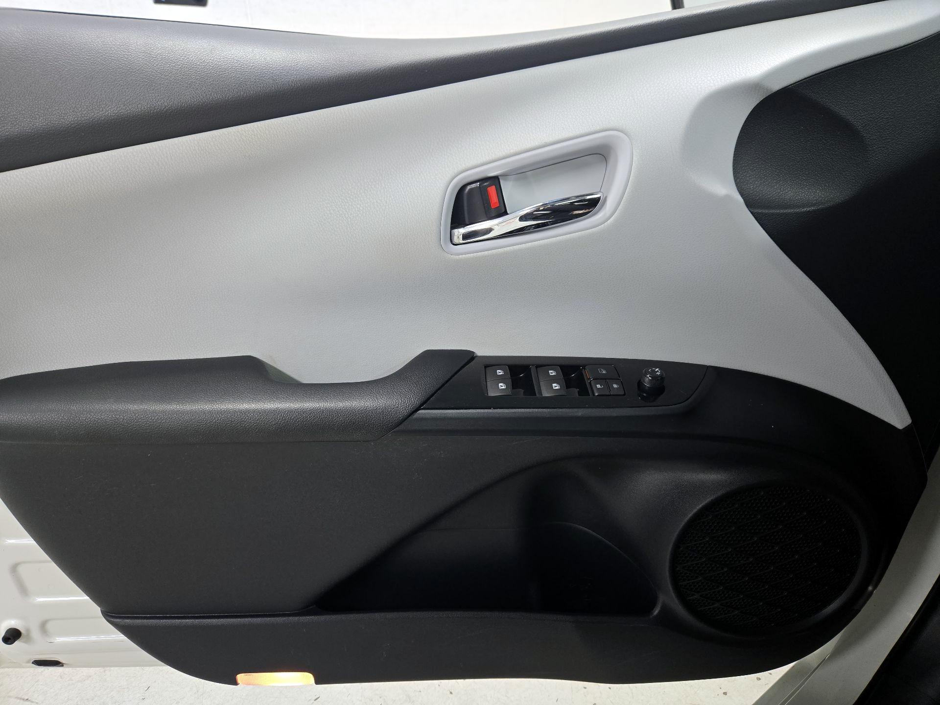 Thumbnail: 2016 Toyota Prius - 12