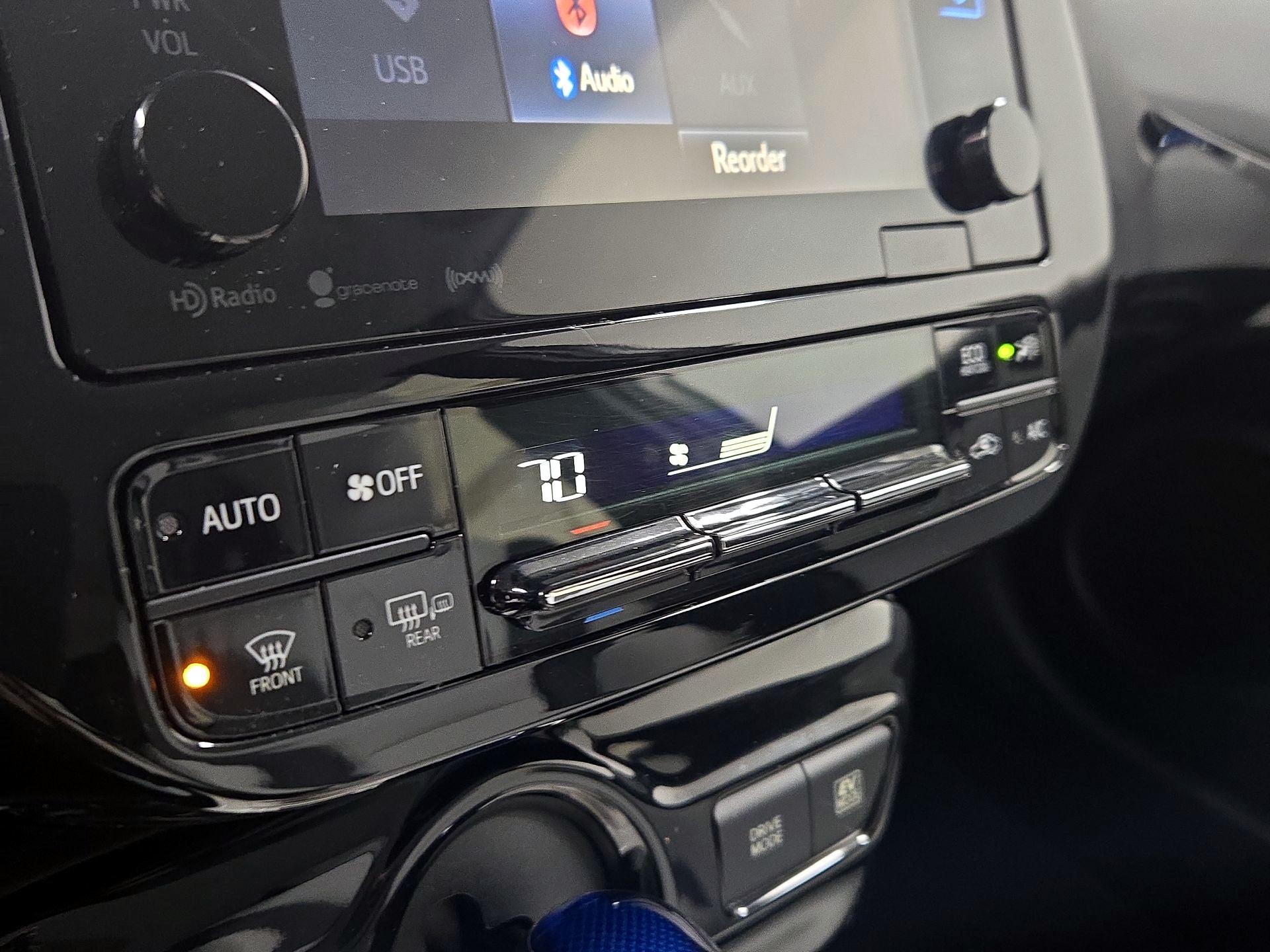 Thumbnail: 2016 Toyota Prius - 17