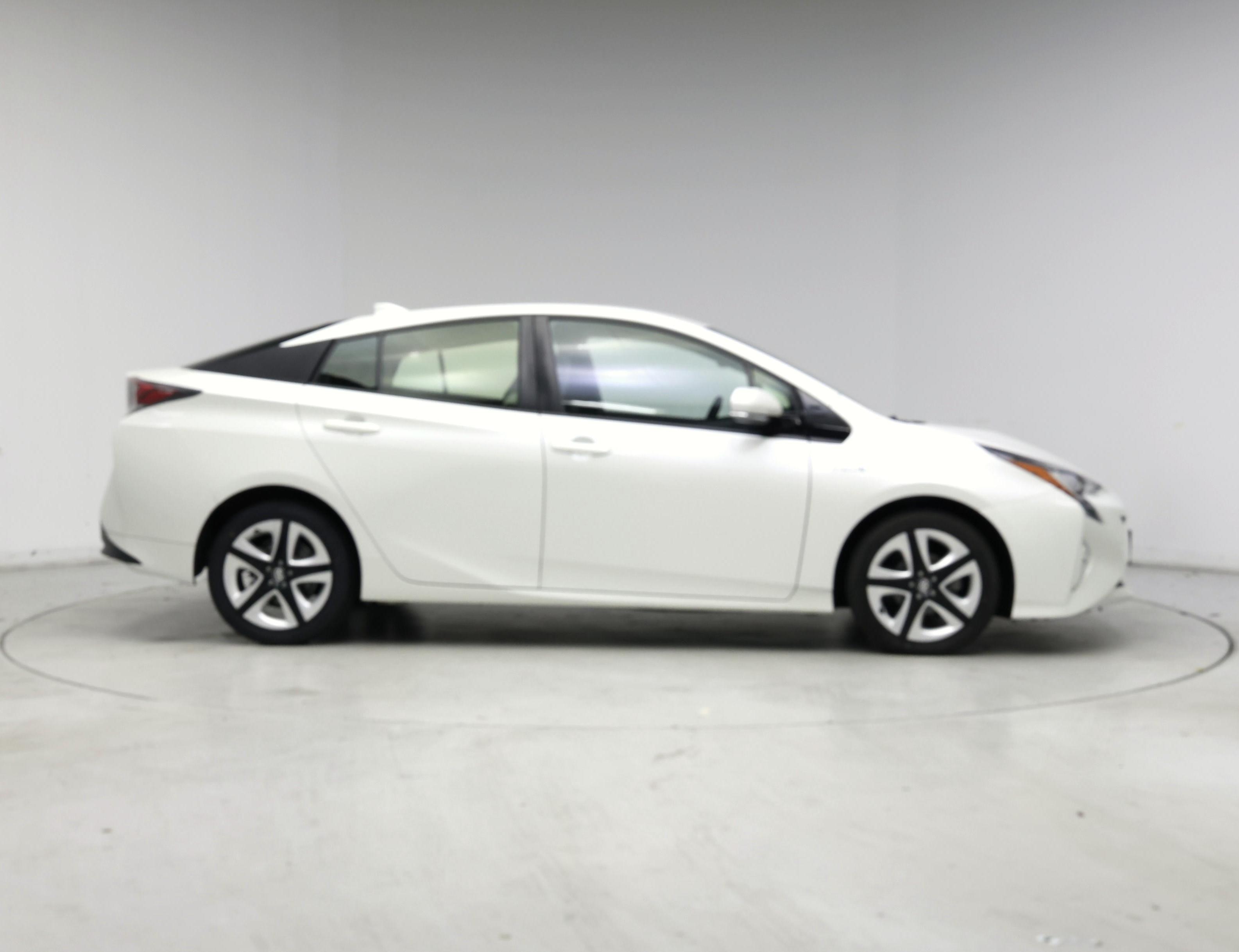 Thumbnail: 2016 Toyota Prius - 7