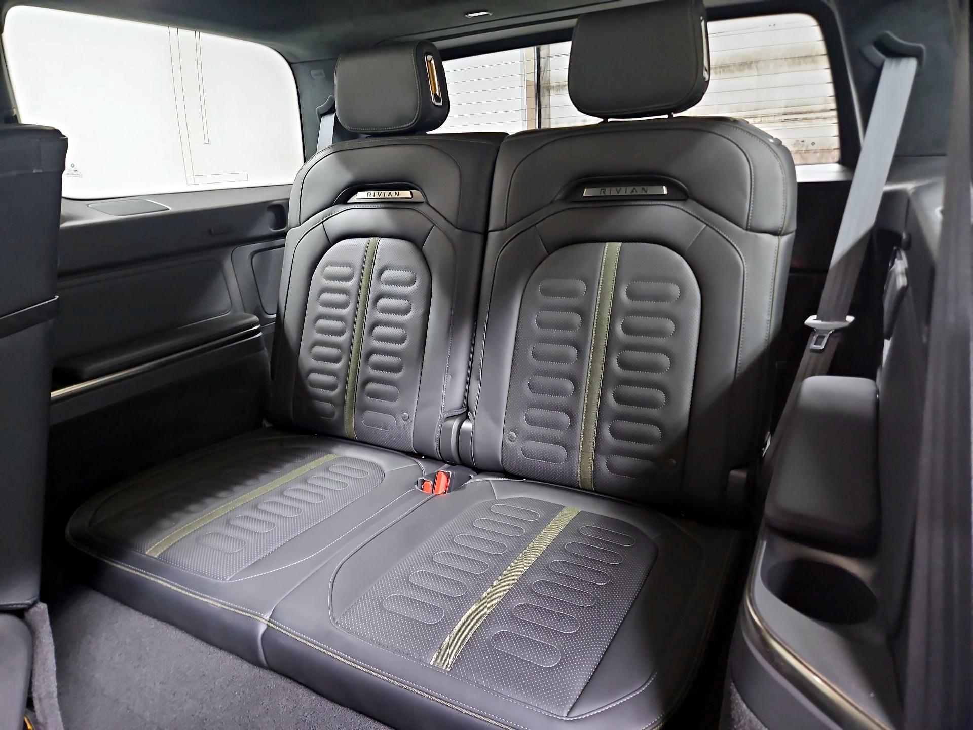 Thumbnail: 2025 Rivian R1S - 20