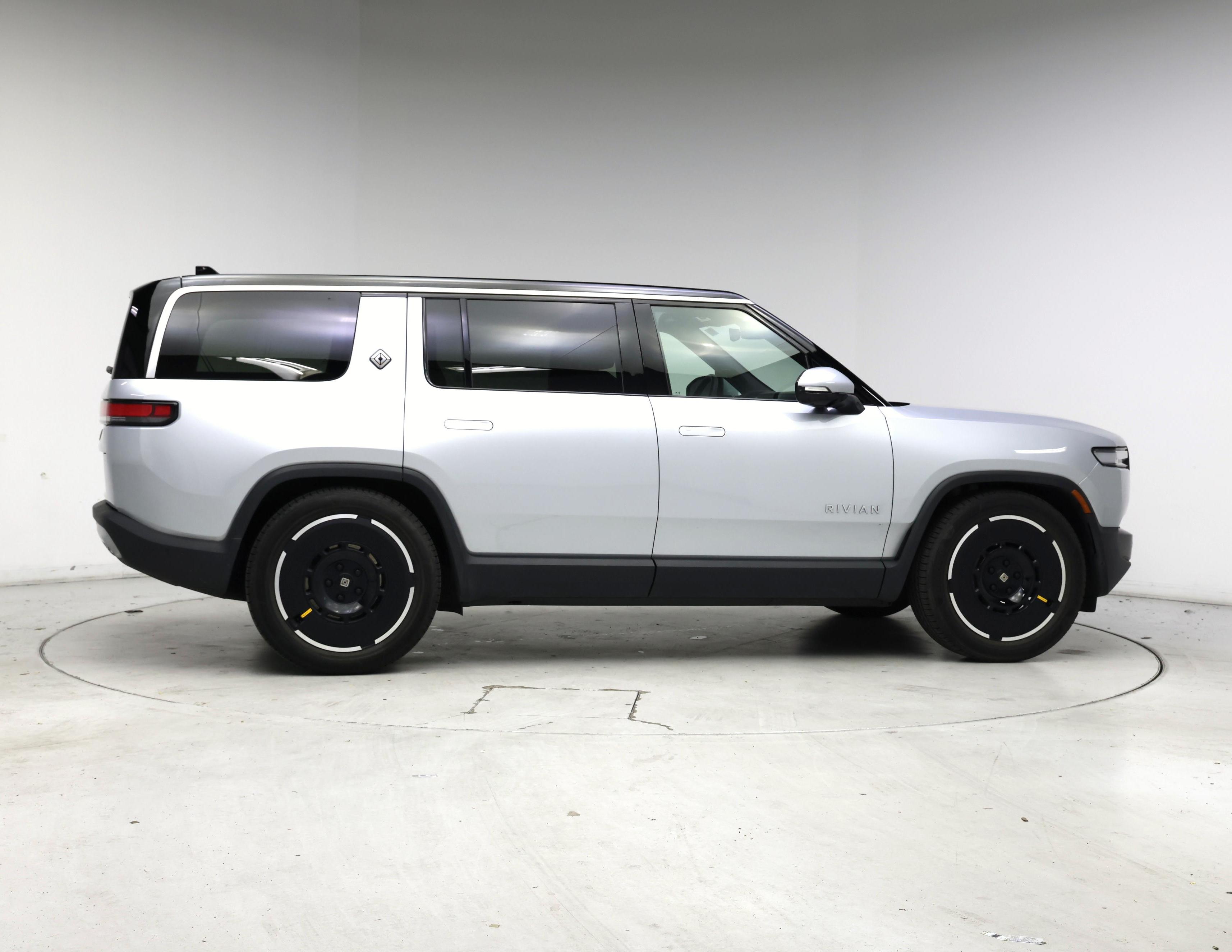 Thumbnail: 2025 Rivian R1S - 7