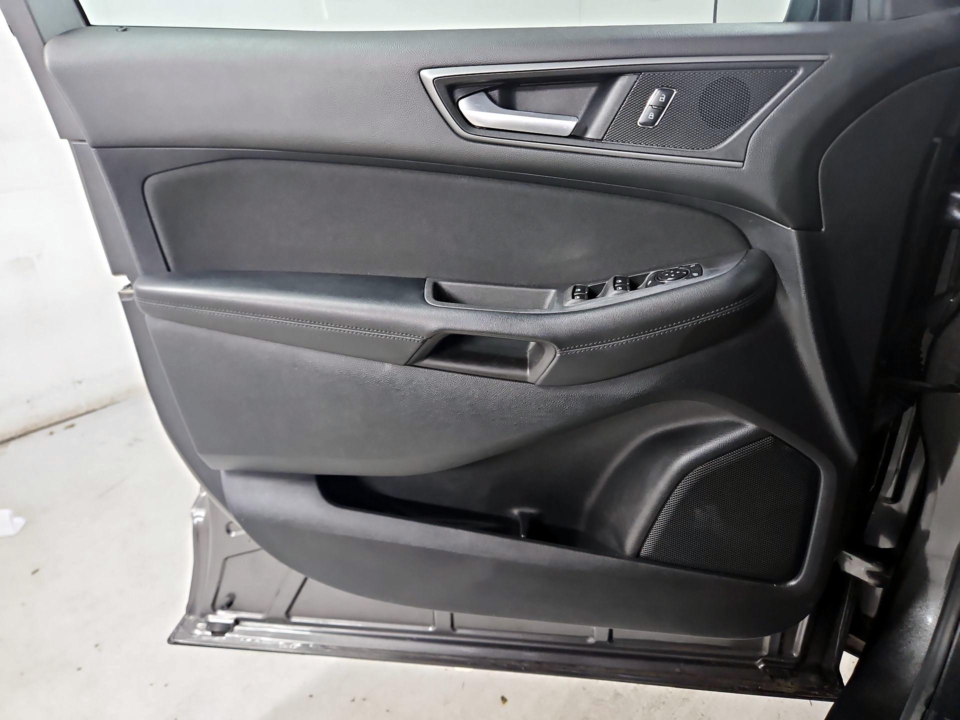 Thumbnail: 2016 Ford Edge - 12