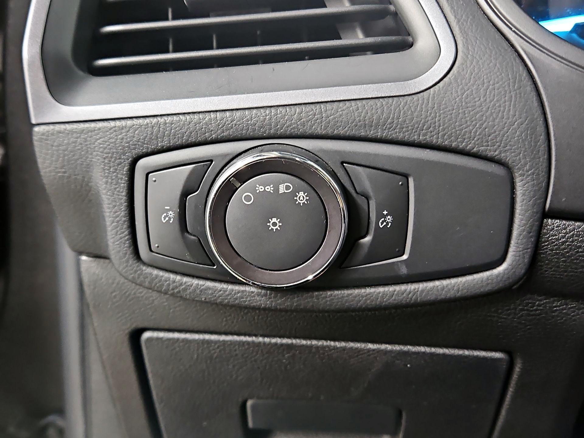 Thumbnail: 2016 Ford Edge - 13