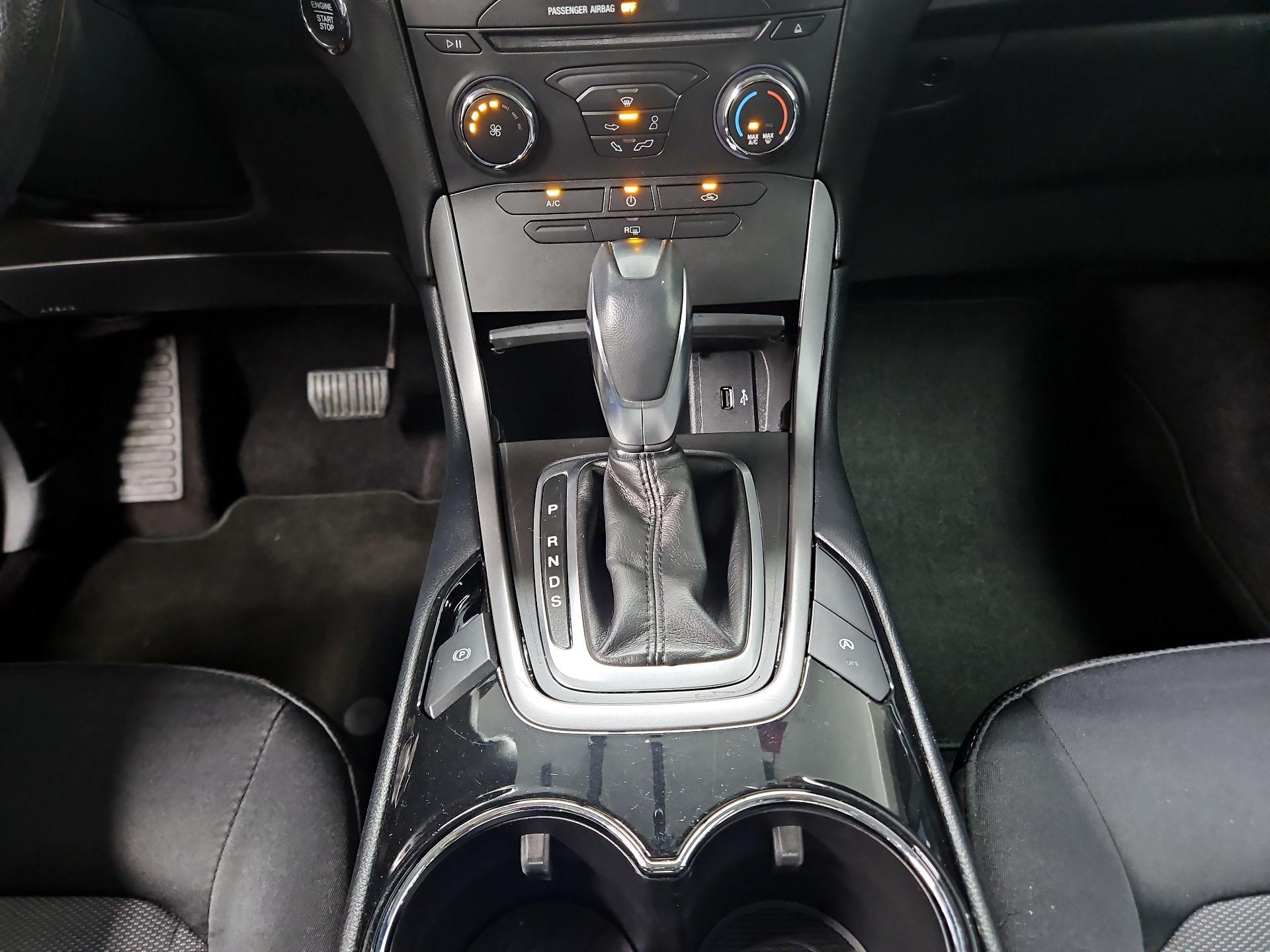 Thumbnail: 2016 Ford Edge - 17