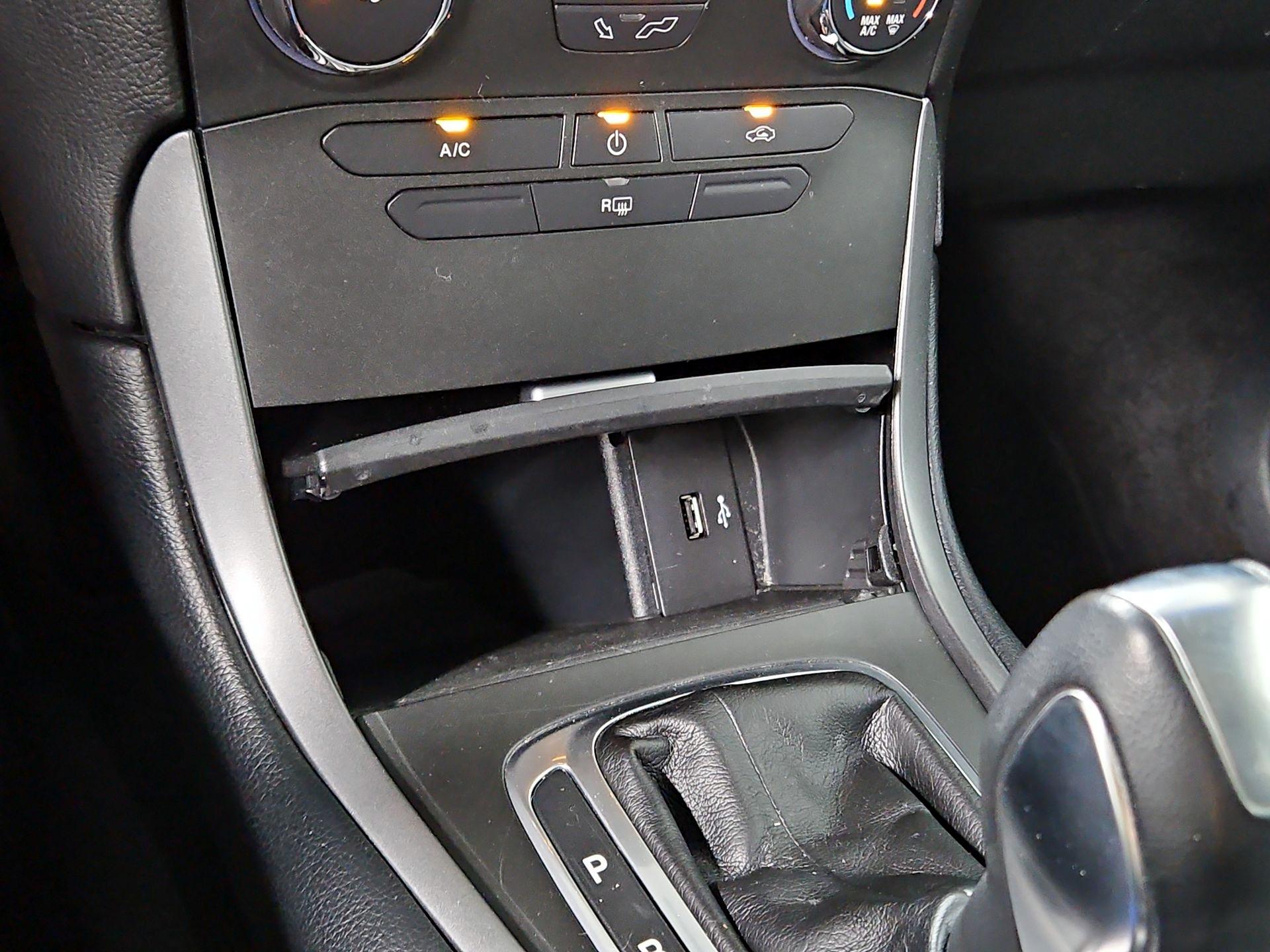 Thumbnail: 2016 Ford Edge - 18