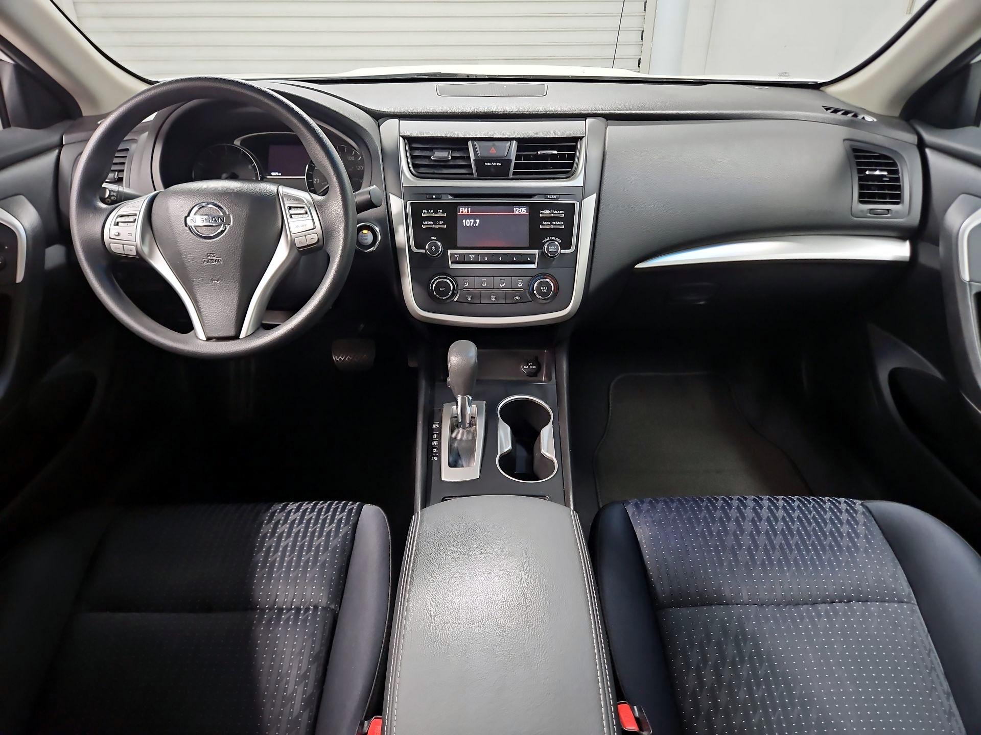 Thumbnail: 2016 Nissan Altima - 9