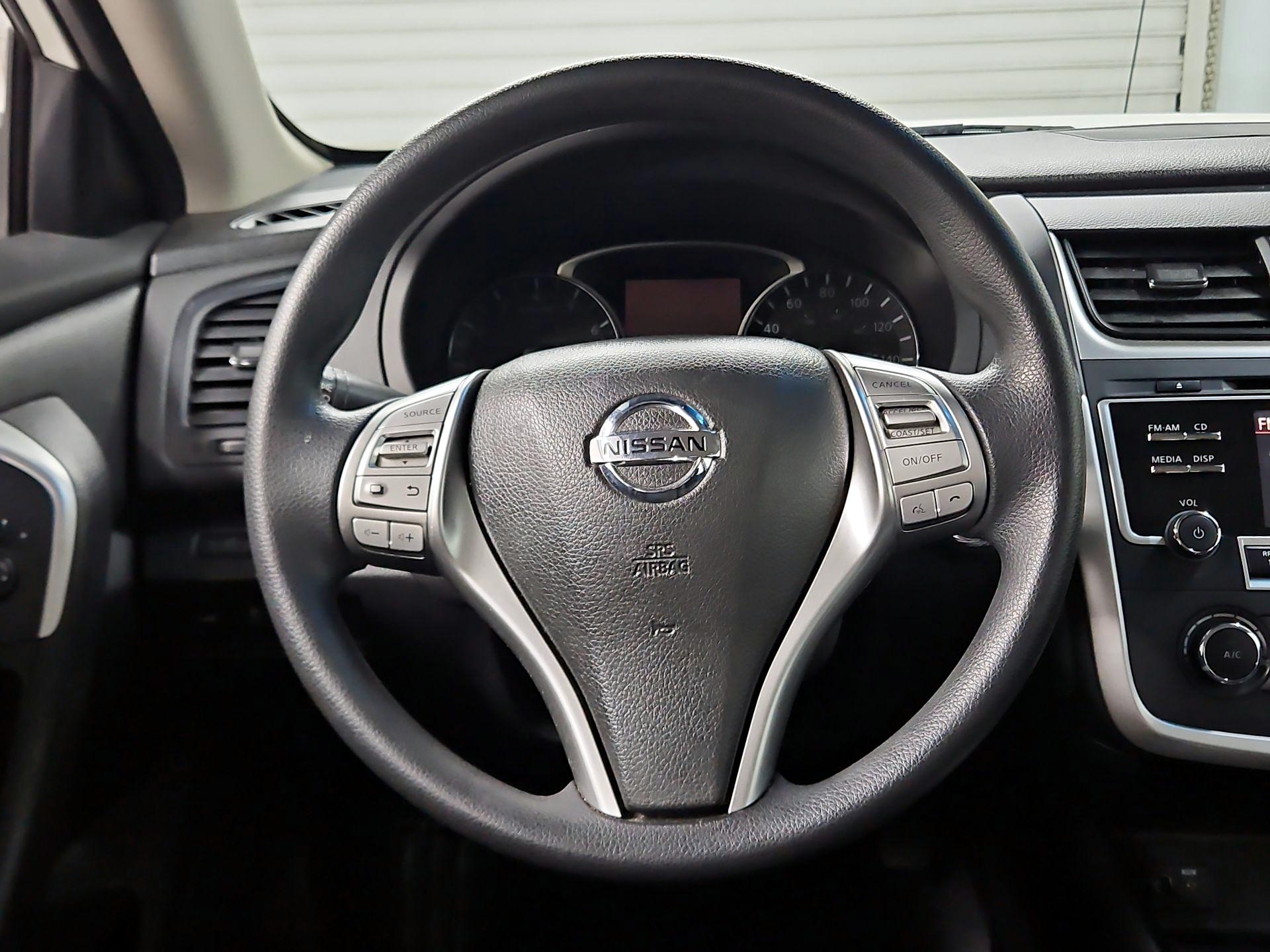 Thumbnail: 2016 Nissan Altima - 10