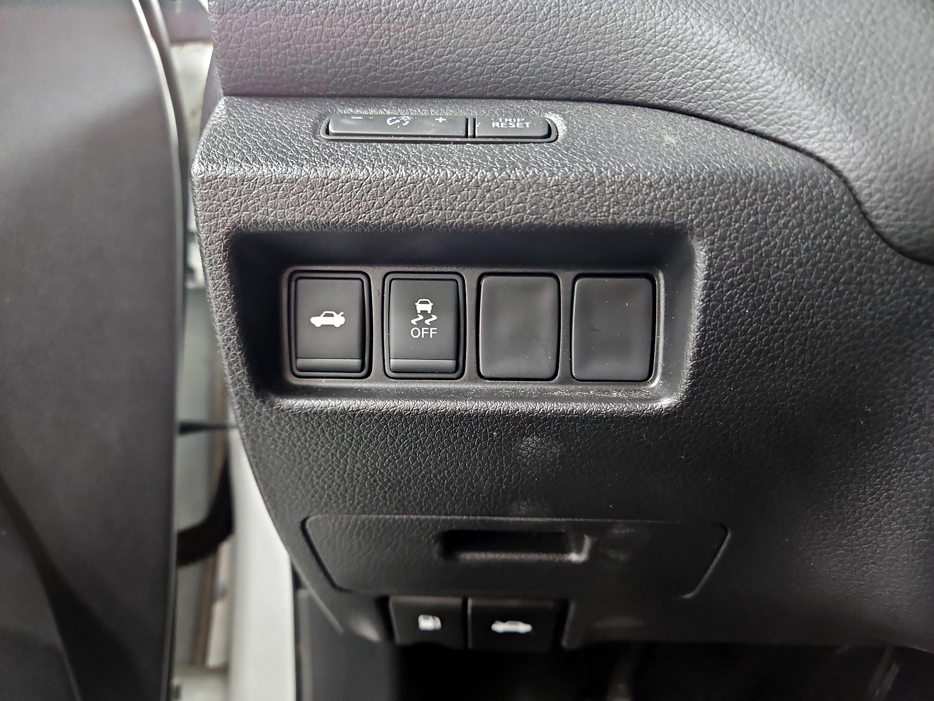 Thumbnail: 2016 Nissan Altima - 13