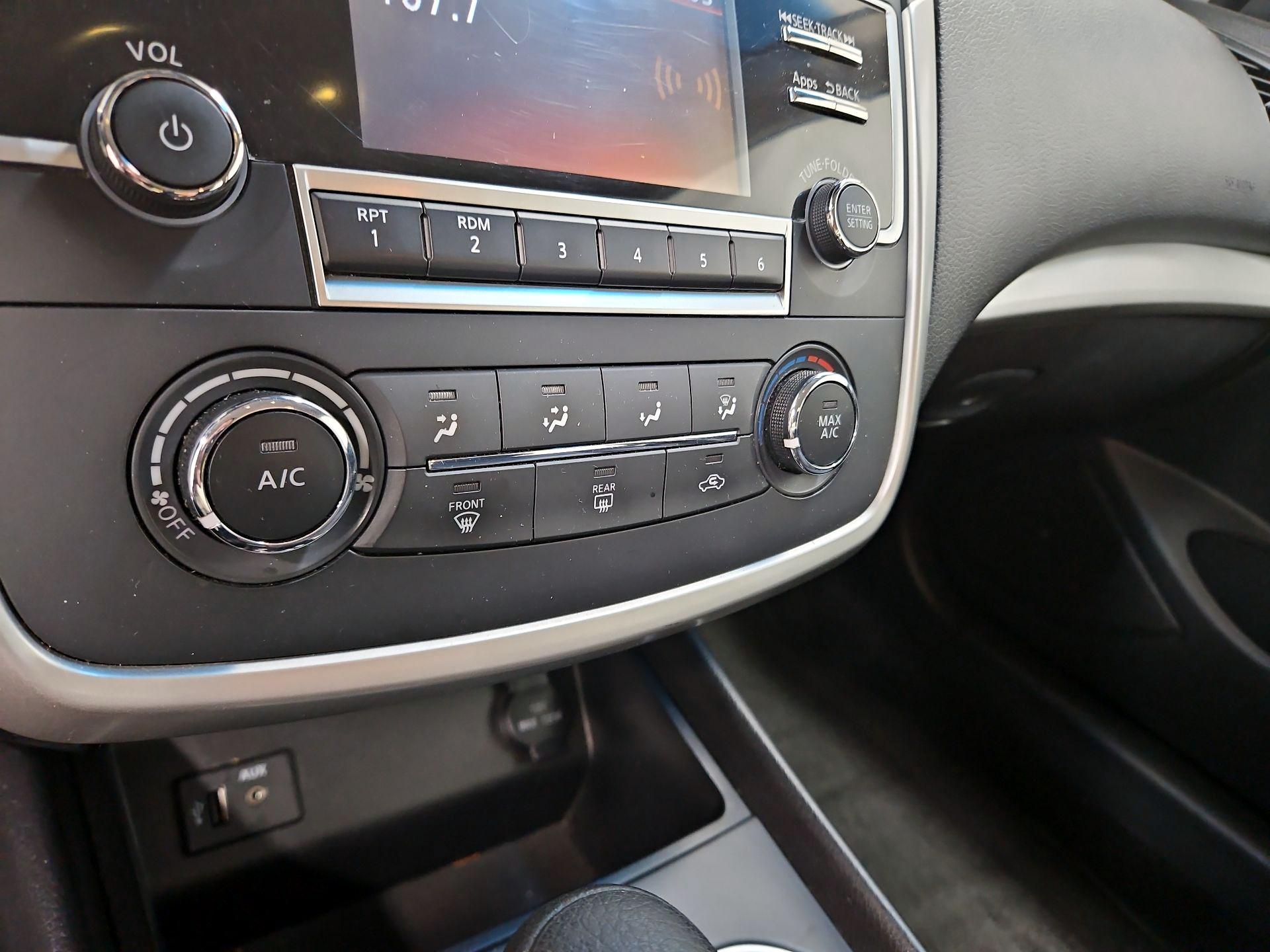 Thumbnail: 2016 Nissan Altima - 16