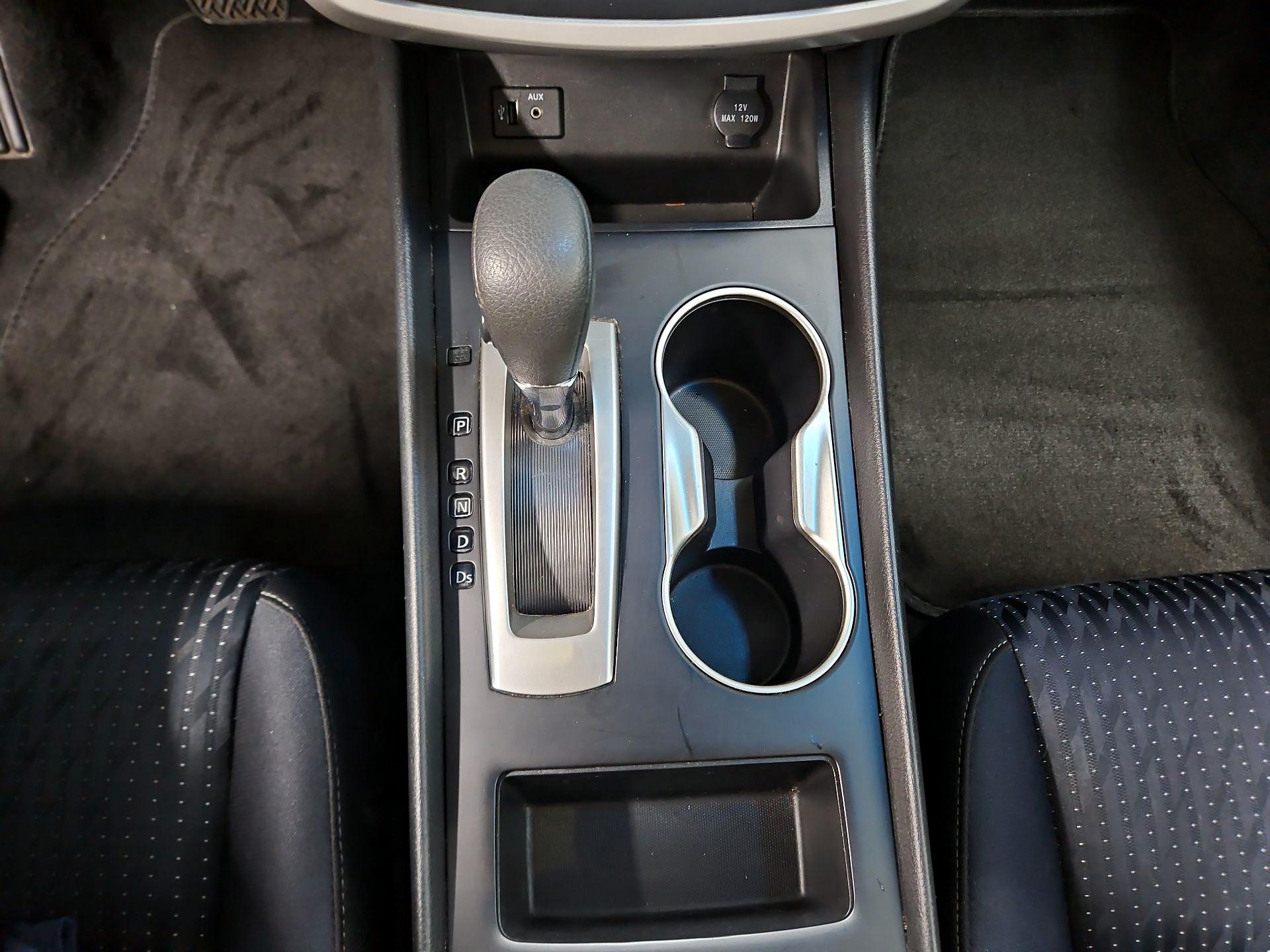 Thumbnail: 2016 Nissan Altima - 17