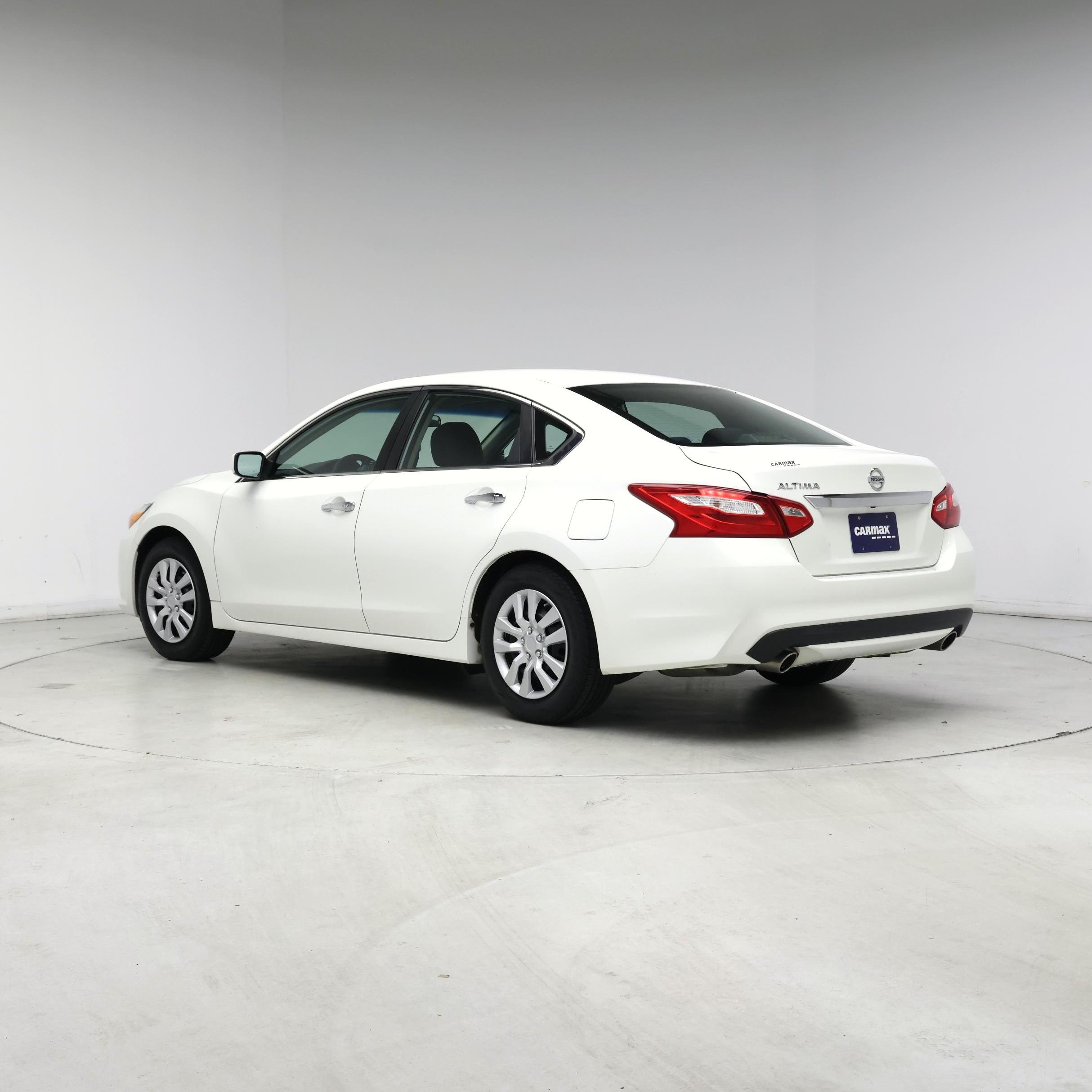 Thumbnail: 2016 Nissan Altima - 2