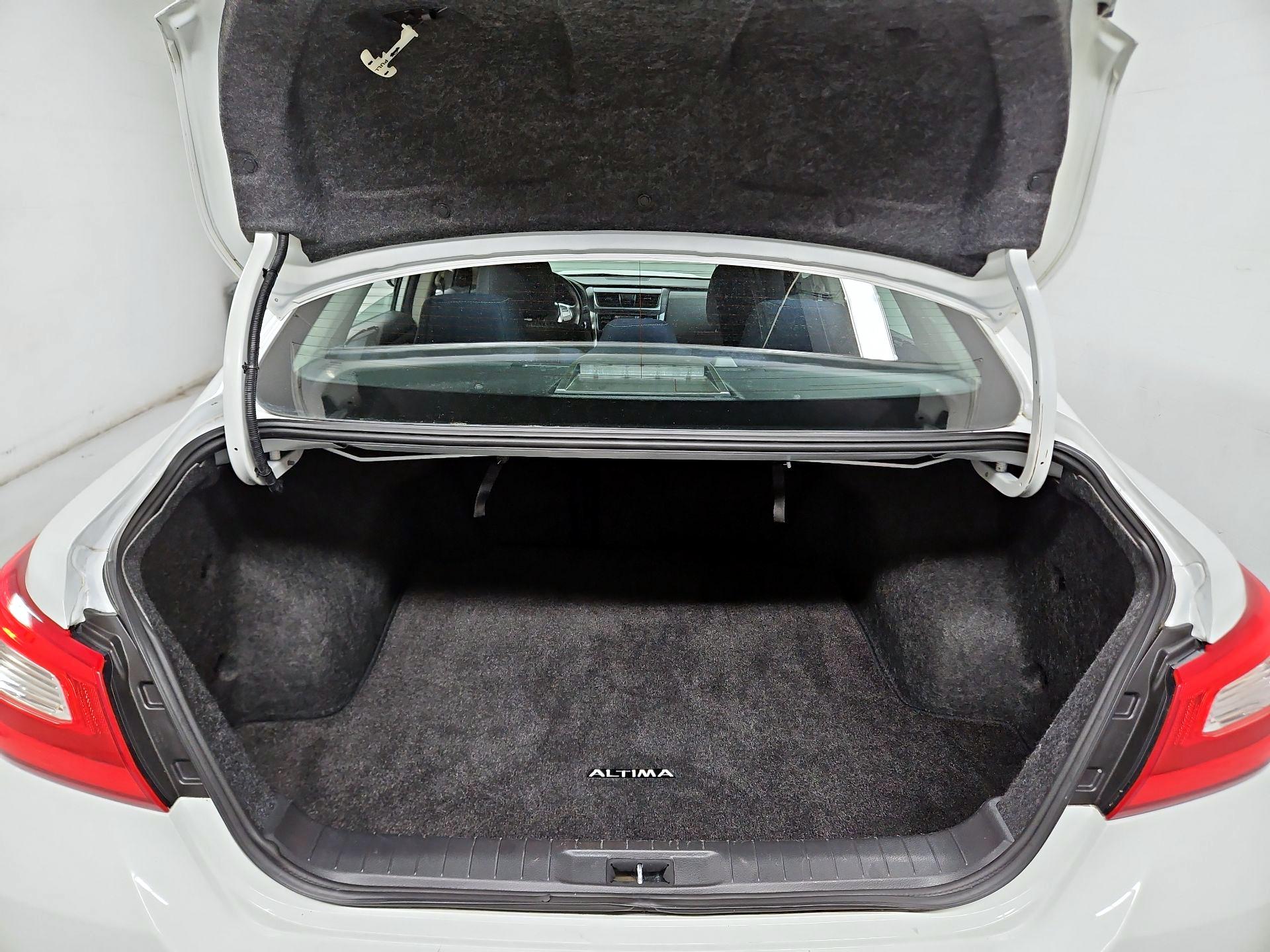 Thumbnail: 2016 Nissan Altima - 20
