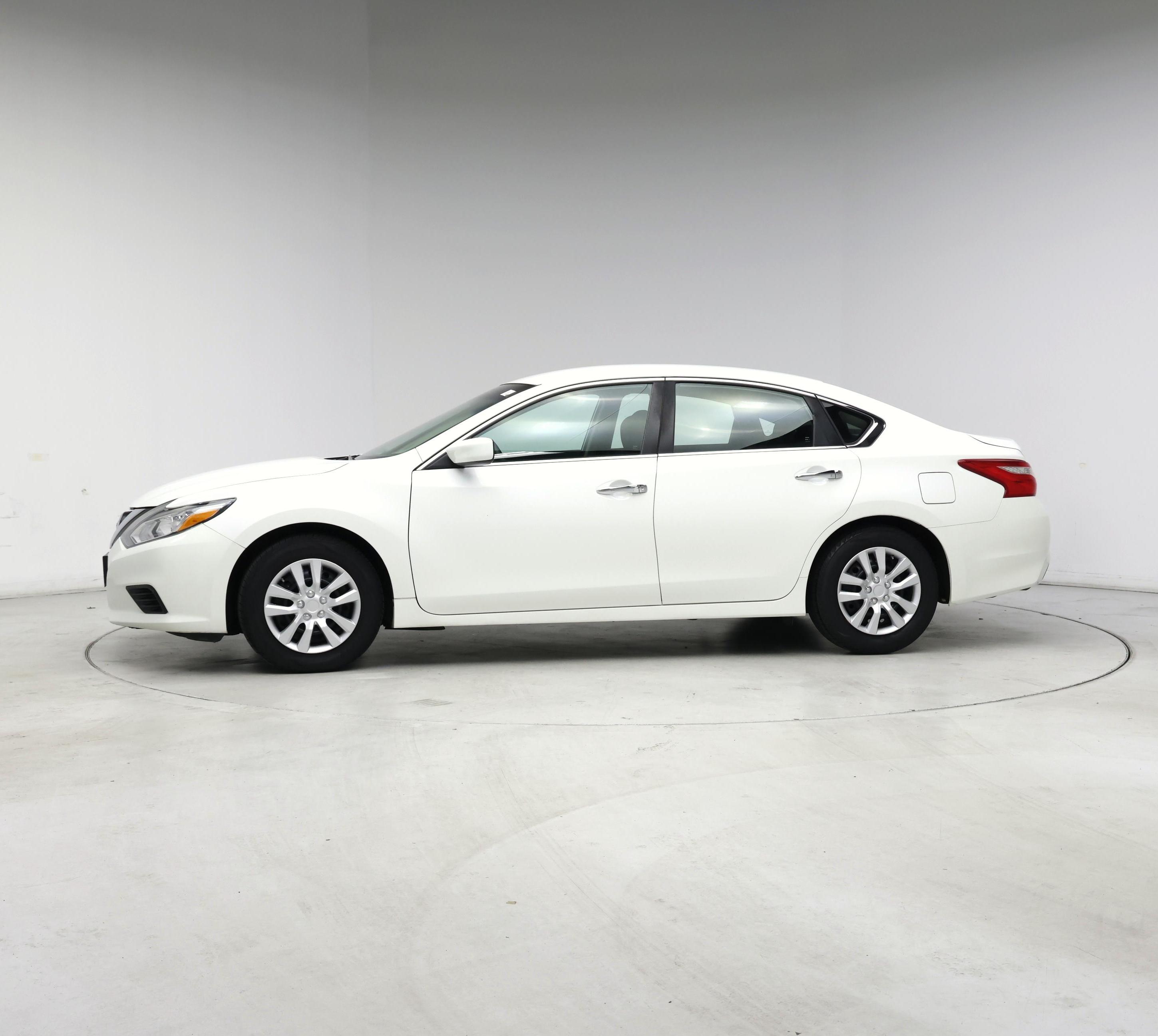 Thumbnail: 2016 Nissan Altima - 3