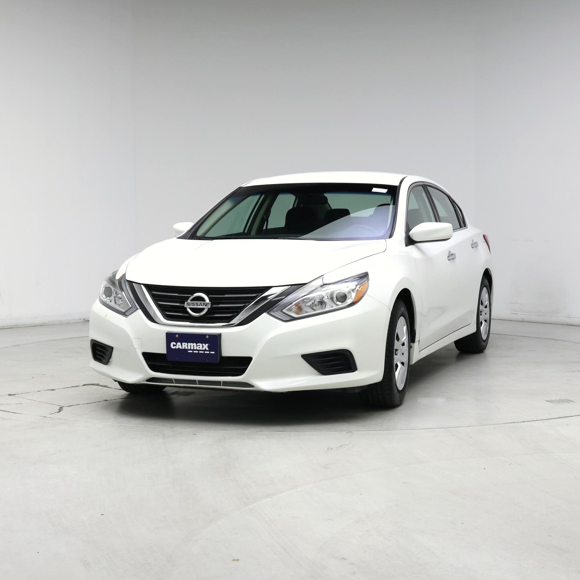 Thumbnail: 2016 Nissan Altima - 4