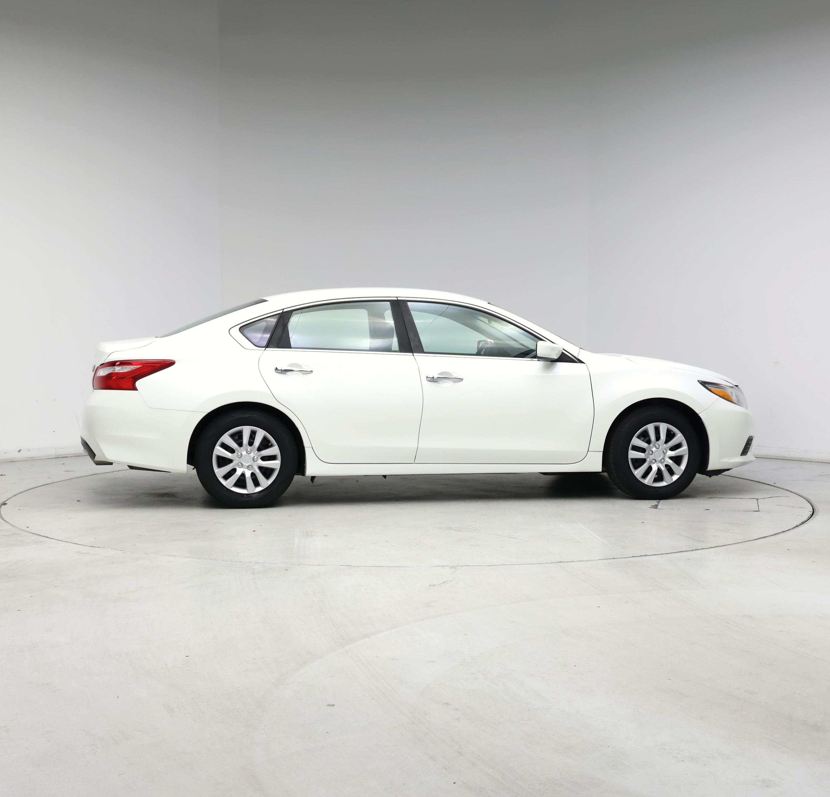 Thumbnail: 2016 Nissan Altima - 7
